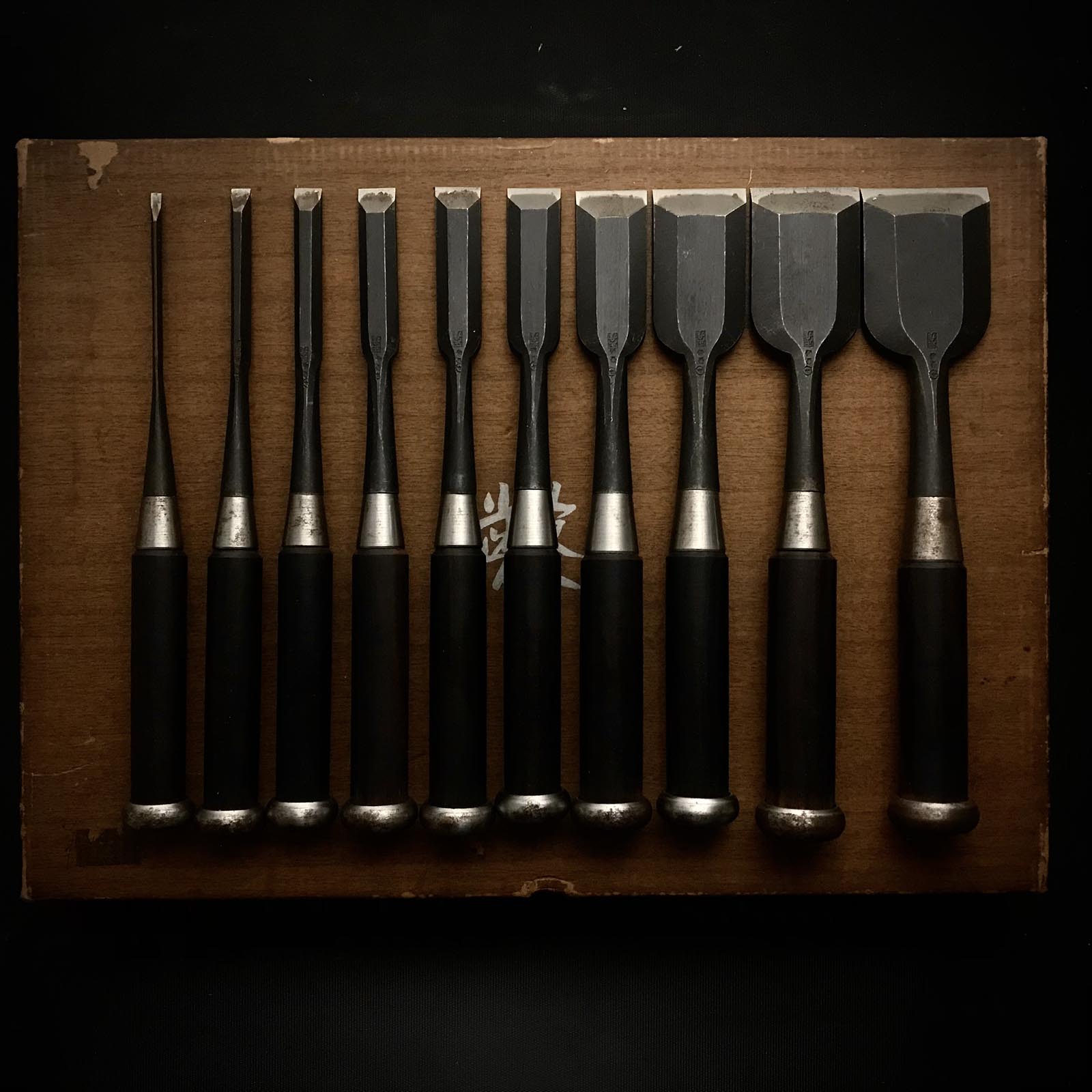 Old stock Masahiko Tokyo Bench chisels set 掘出し物 東京鑿組合 正彦 追入10本組鑿 黒檀柄 Oiirenomi