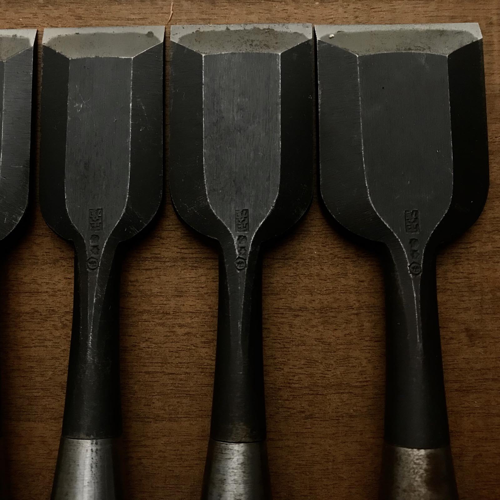 Old stock Masahiko Tokyo Bench chisels set 掘出し物 東京鑿組合 正彦 追入10本組鑿 黒檀柄 Oiirenomi