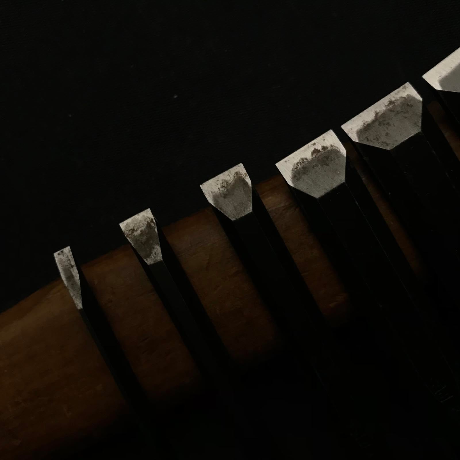 Old stock Masahiko Tokyo Bench chisels set 掘出し物 東京鑿組合 正彦 追入10本組鑿 黒檀柄 Oiirenomi