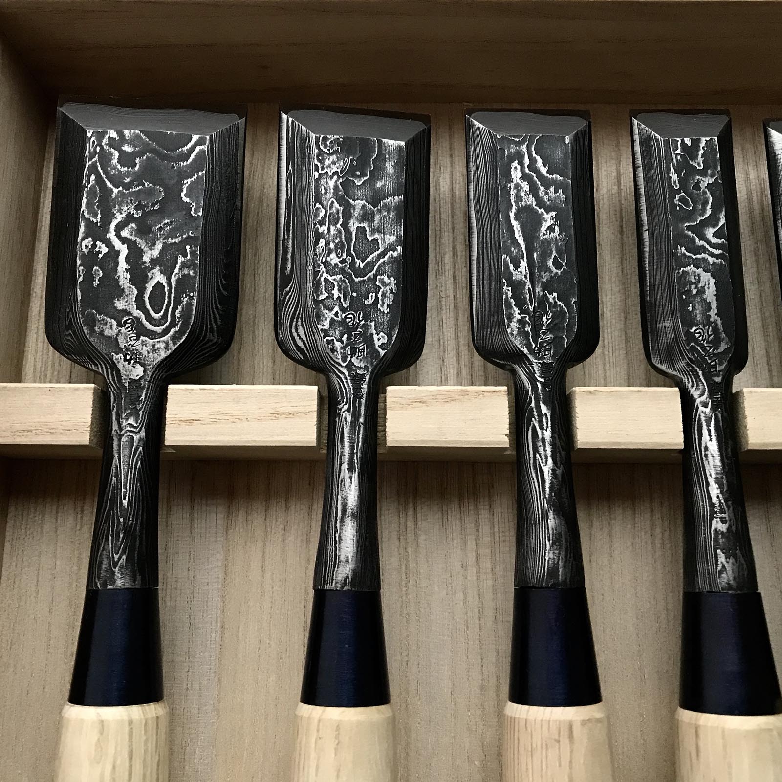 Sukemasa Suminagashi Bench chisels set with White steel 助正 墨流し 追入組鑿 白紙鋼 Oirenomi