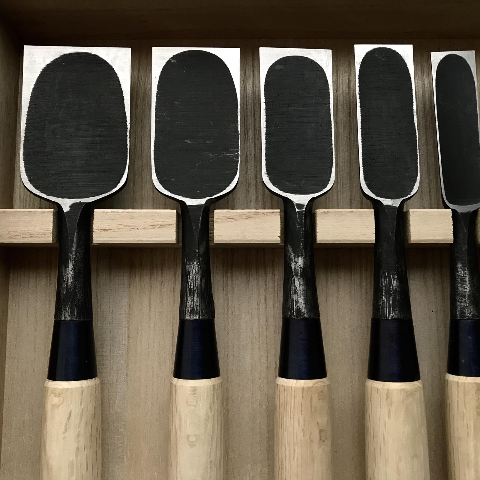 Sukemasa Suminagashi Bench chisels set with White steel 助正 墨流し 追入組鑿 白紙鋼 Oirenomi