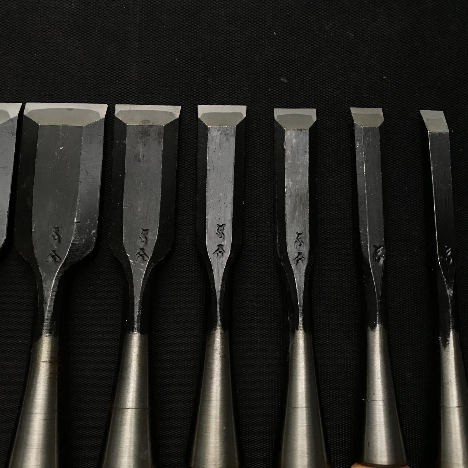 旧蔵 鍛治勇 ベンチノミセット 掘り出し物 鍛治勇 追入10本組鑿 おいれのみ