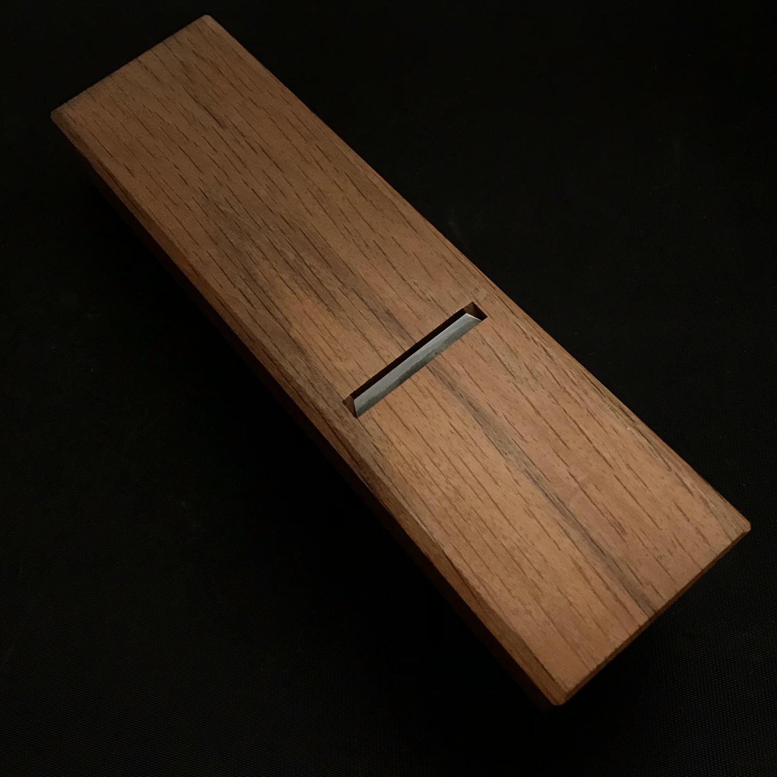 Mosaku Small flat Plane (Kanna) Sharpened も作 小鉋 極上赤樫台 42mm 本研ぎ入