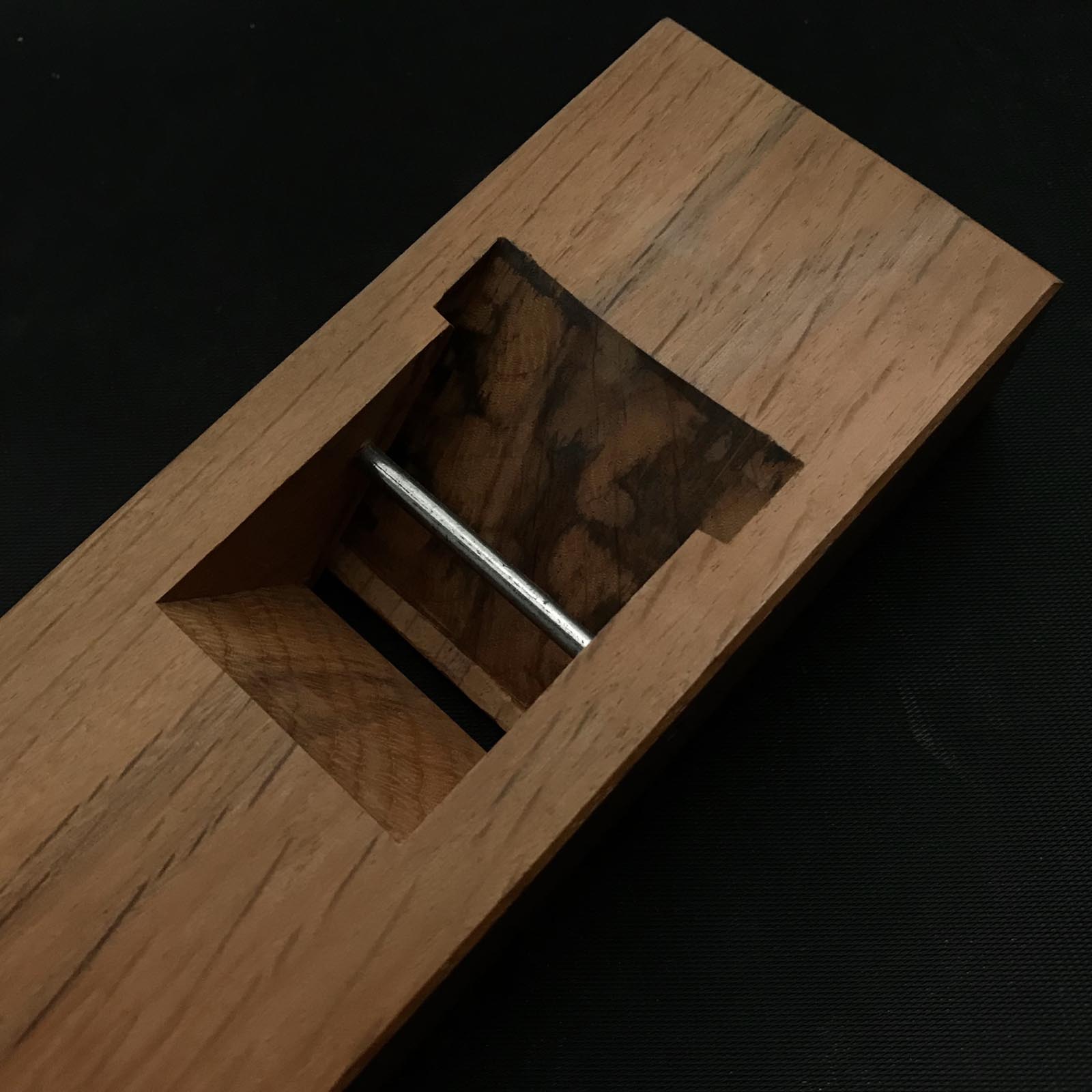 Mosaku Small flat Plane (Kanna) Sharpened も作 小鉋 極上赤樫台 42mm 本研ぎ入