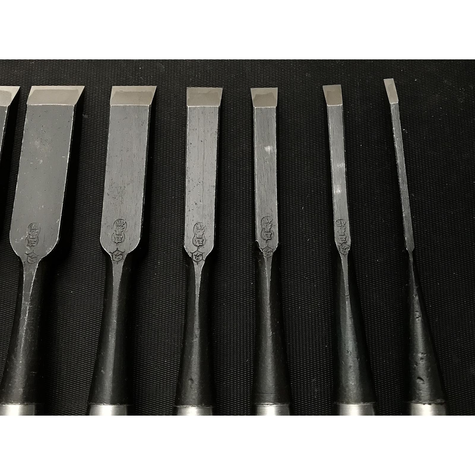 Old stock Hidari-Osahiro (Nagahiro) Kakuuchi Bench chisels set 掘出し物 左長弘 角打追入組鑿 10本組 紫檀柄 Oirenomi