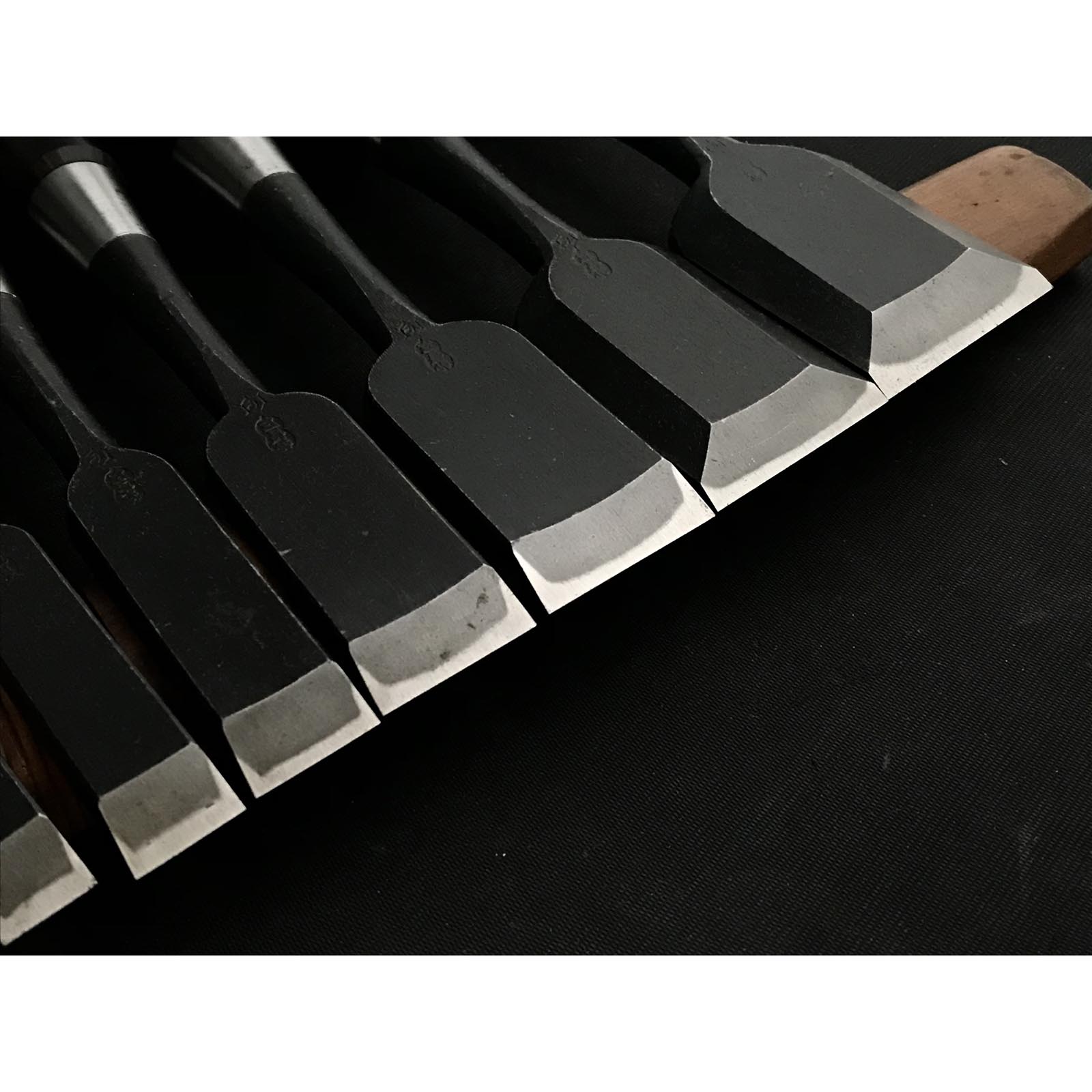 Old stock Hidari-Osahiro (Nagahiro) Kakuuchi Bench chisels set 掘出し物 左長弘 角打追入組鑿 10本組 紫檀柄 Oirenomi