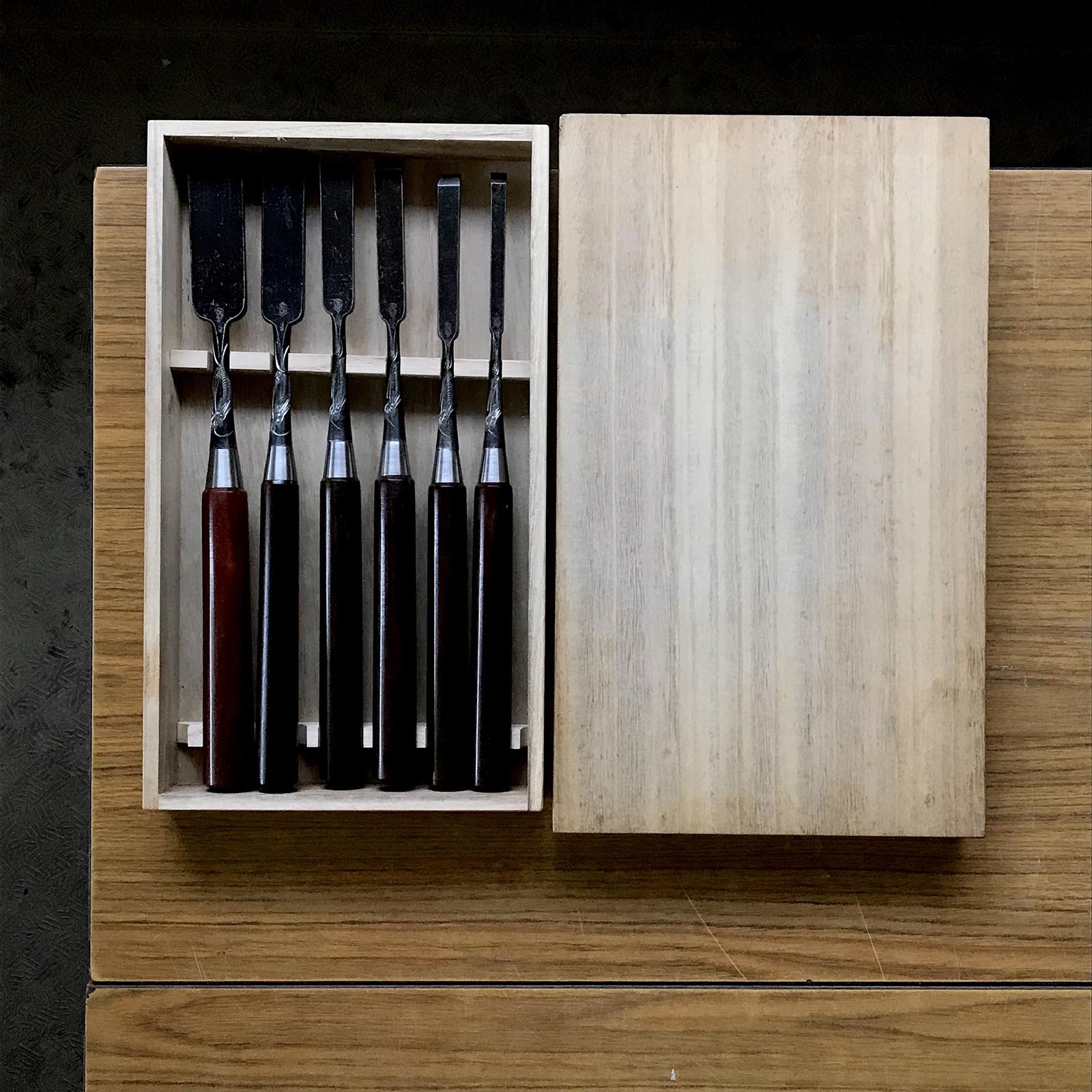 Old stock Hidemasa Paring chisels set with Dragon carving 掘出し物 秀正 紫檀柄 薄鑿6本組 Usunomi