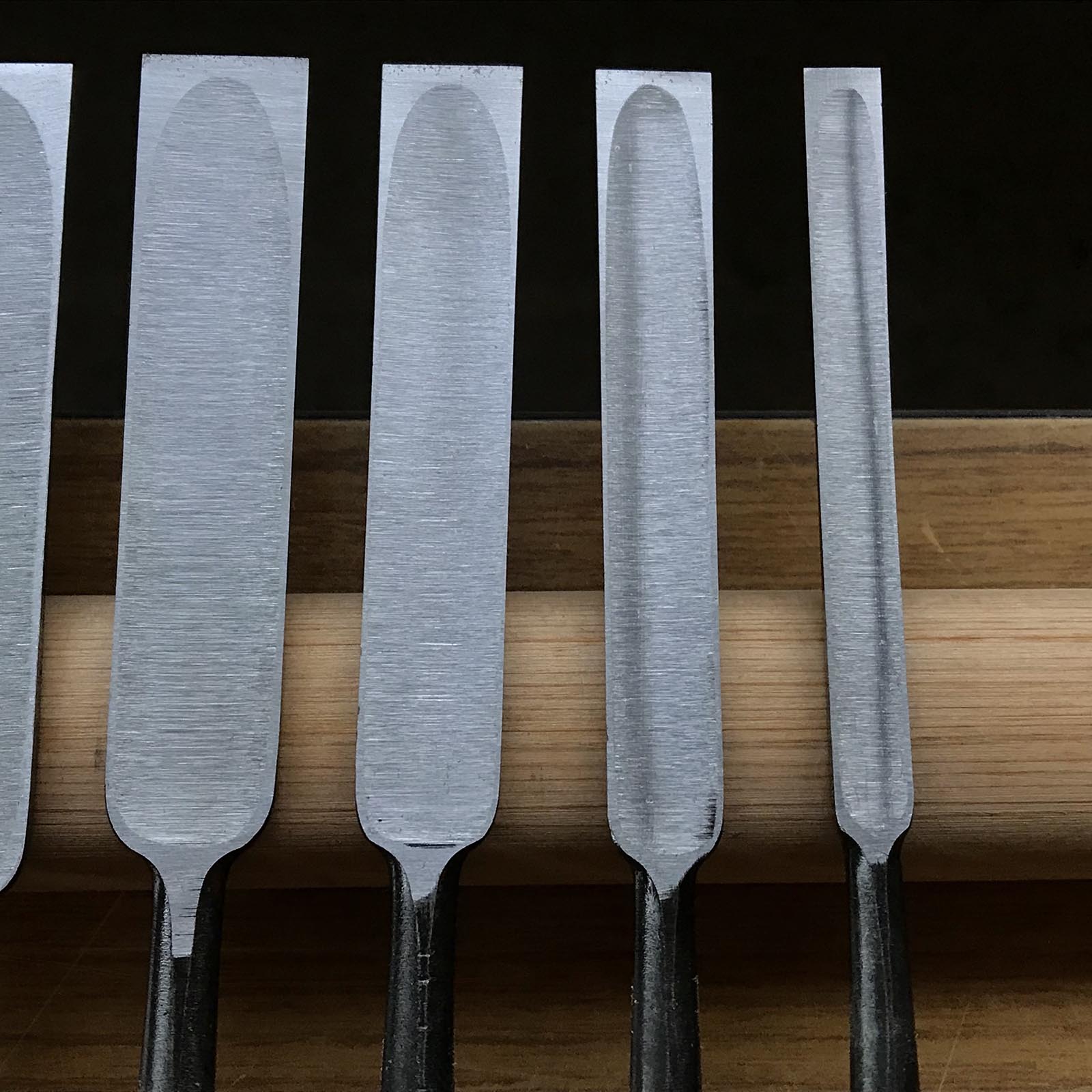 Old stock Hidemasa Paring chisels set with Dragon carving 掘出し物 秀正 紫檀柄 薄鑿6本組 Usunomi