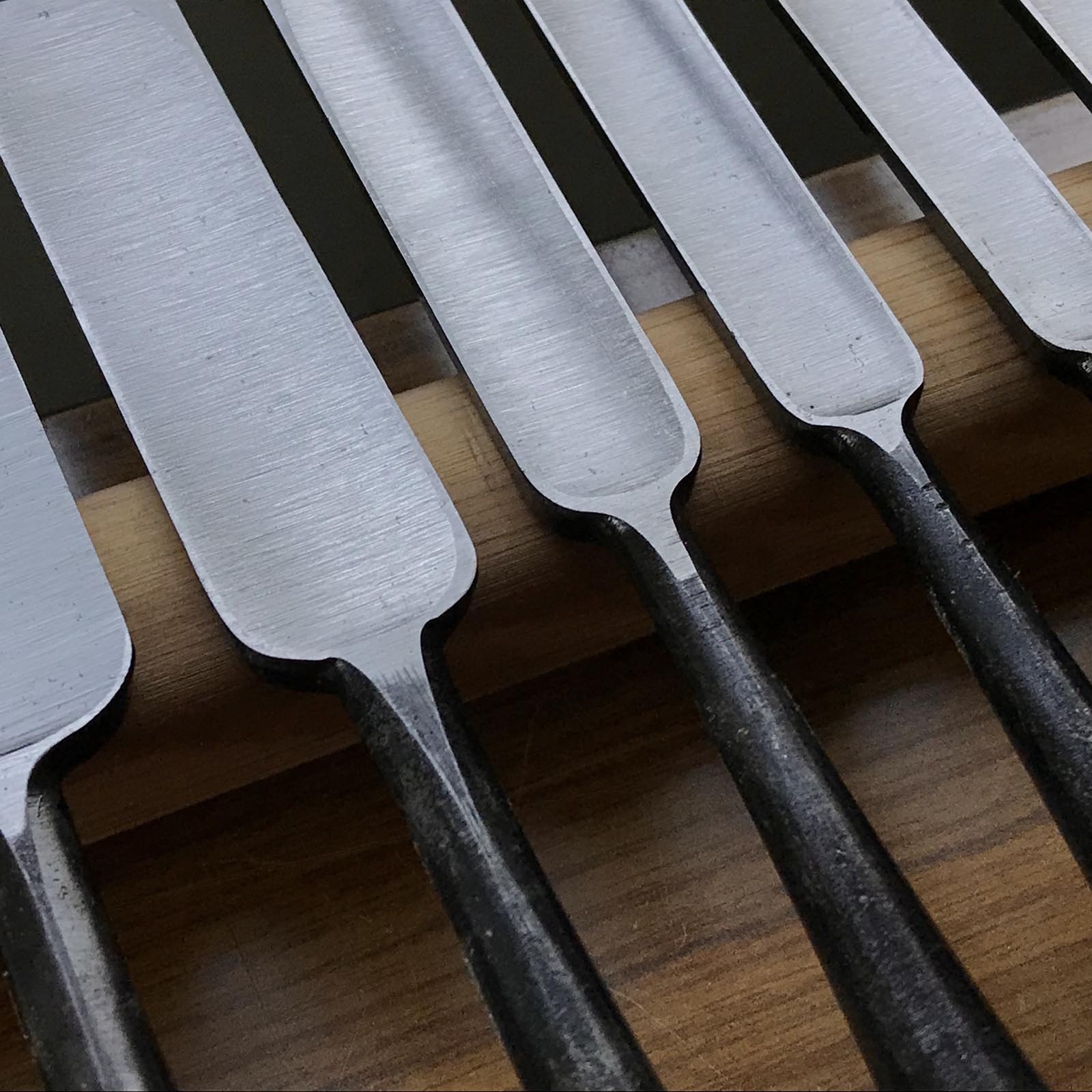 Old stock Hidemasa Paring chisels set with Dragon carving 掘出し物 秀正 紫檀柄 薄鑿6本組 Usunomi