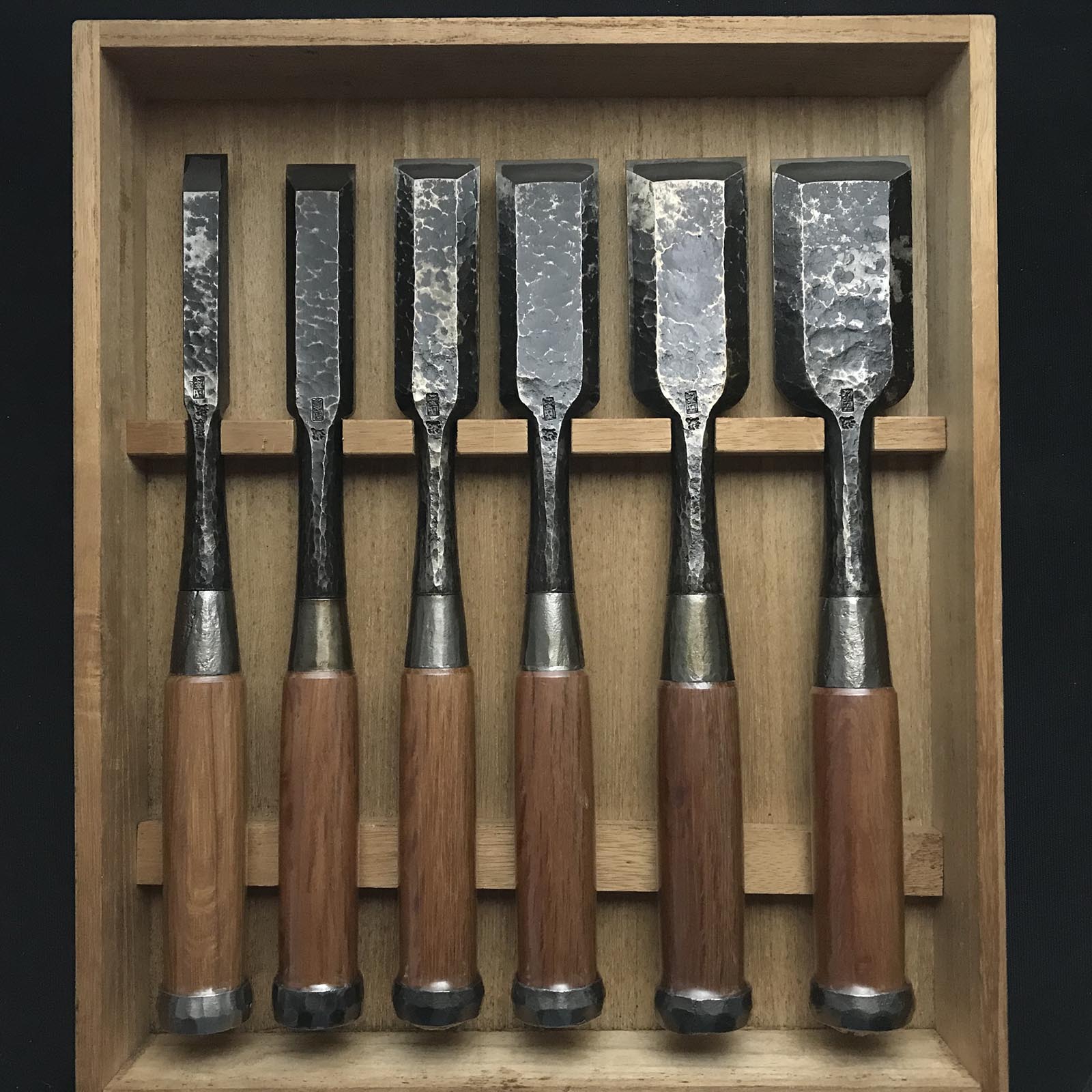 Kunikei 3rd Timber chisels set by Ikeda Yoshiro 池田慶郎氏 三代目国慶作 槌目 叩き組鑿 Tatakinomi