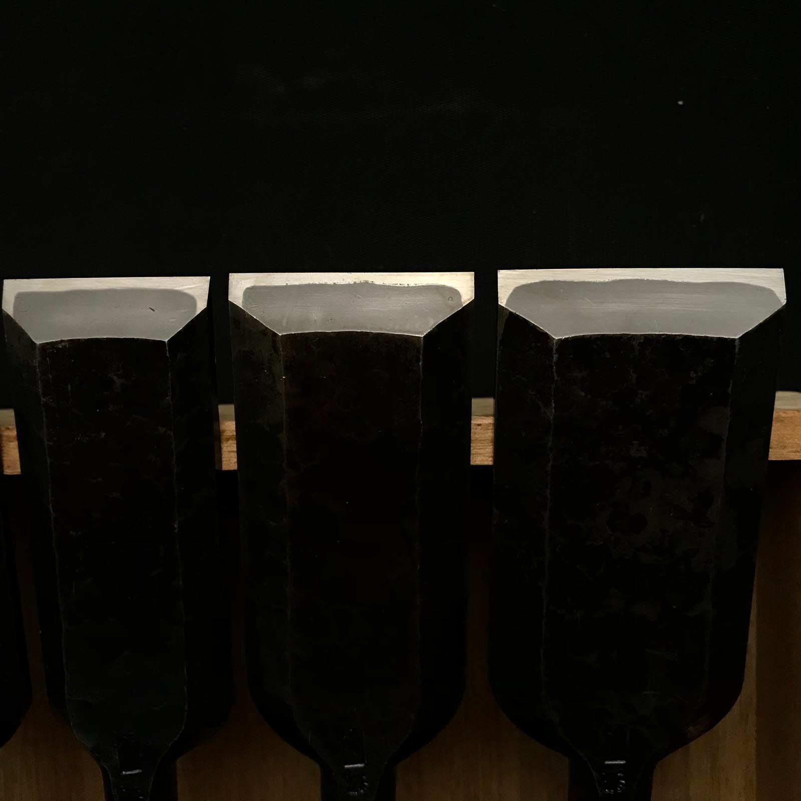 Kunikei 3rd Timber chisels set by Ikeda Yoshiro 池田慶郎氏 三代目国慶作 槌目 叩き組鑿 Tatakinomi