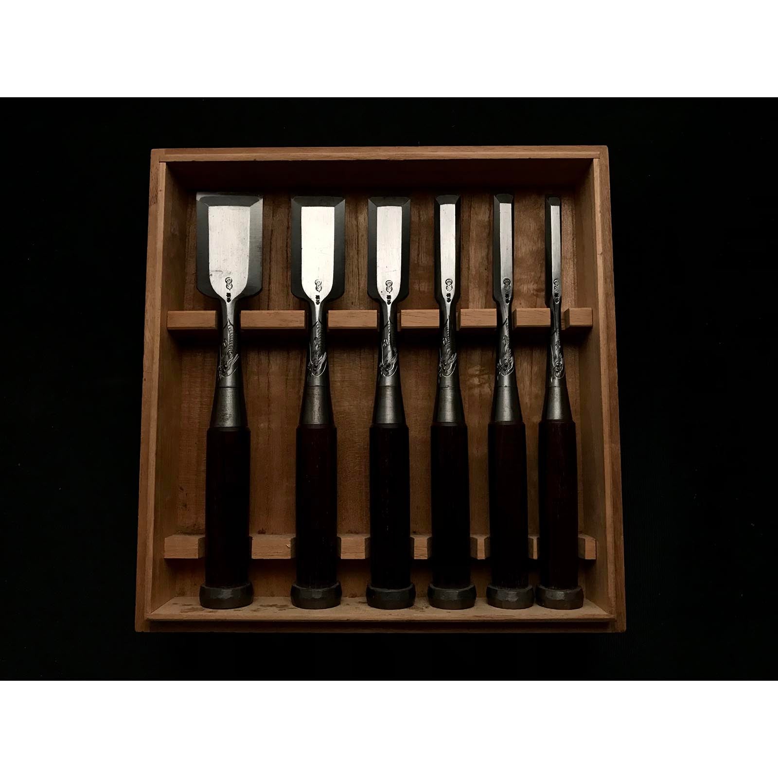 旧蔵 秀政 卓上ノミセット 龍彫り 掘り出し物 秀正 追入6本組鑿 紫檀柄 おいれのみ