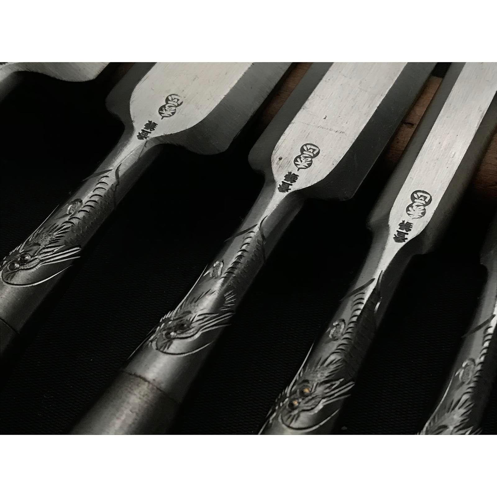 旧蔵 秀政 卓上ノミセット 龍彫り 掘り出し物 秀正 追入6本組鑿 紫檀柄 おいれのみ