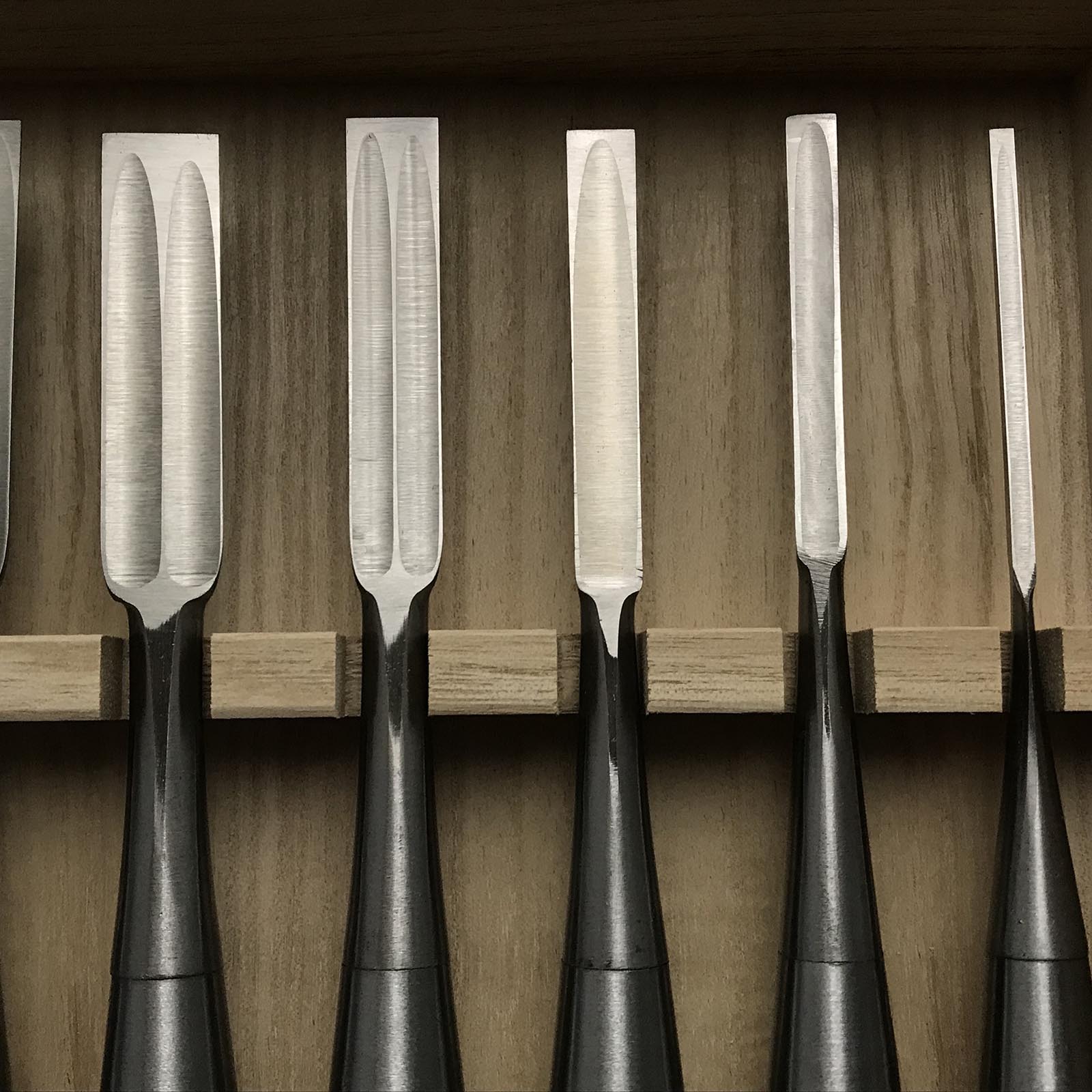 助丸 四代ハイス鋼ベンチノミセット 碓氷淑郎 四代助丸 碓氷淑郎 ハイス鋼追入組鑿 三つ裏おいれのみ