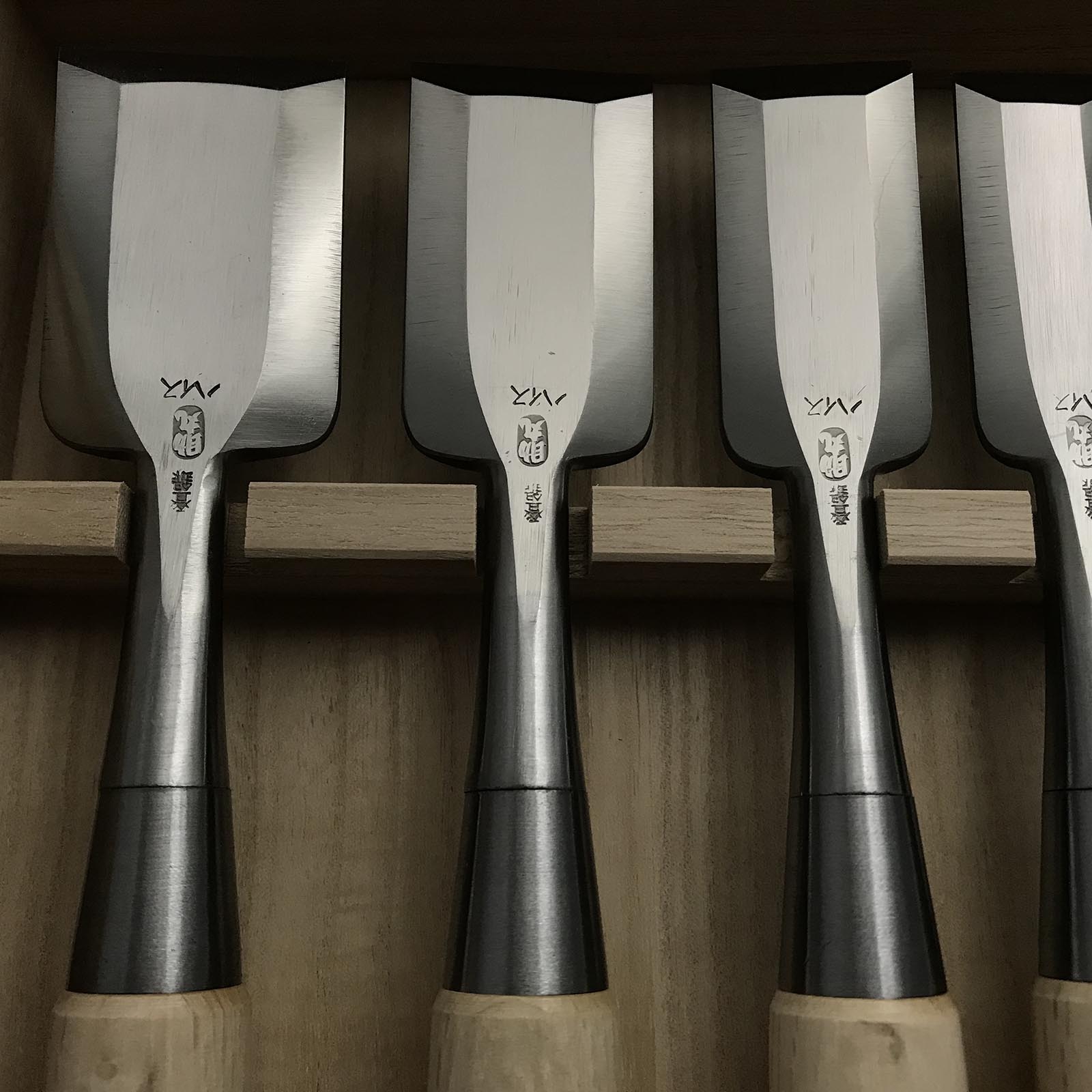 助丸 四代ハイス鋼ベンチノミセット 碓氷淑郎 四代助丸 碓氷淑郎 ハイス鋼追入組鑿 三つ裏おいれのみ