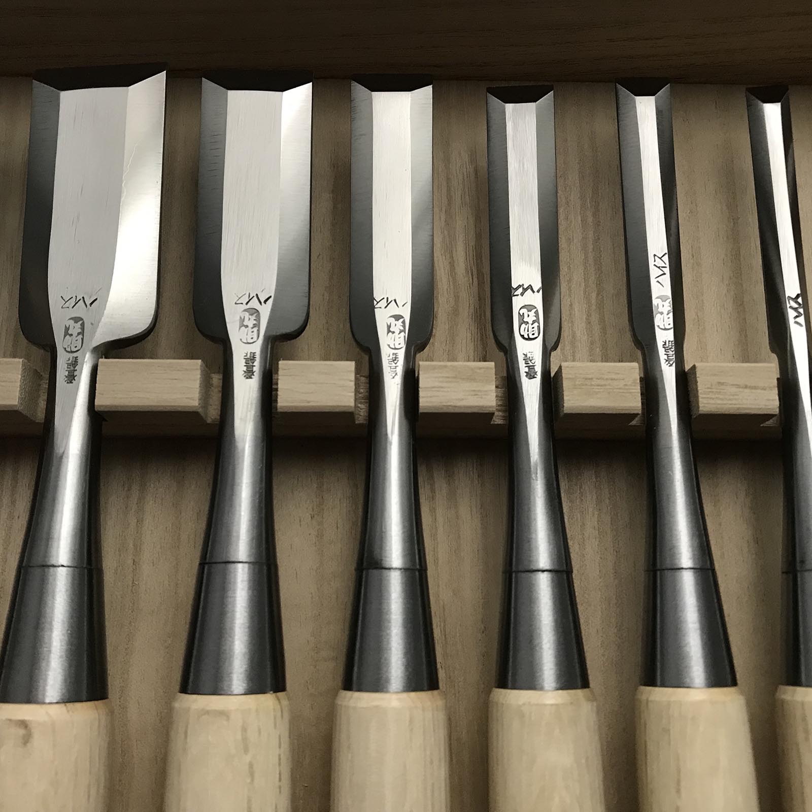 助丸 四代ハイス鋼ベンチノミセット 碓氷淑郎 四代助丸 碓氷淑郎 ハイス鋼追入組鑿 三つ裏おいれのみ