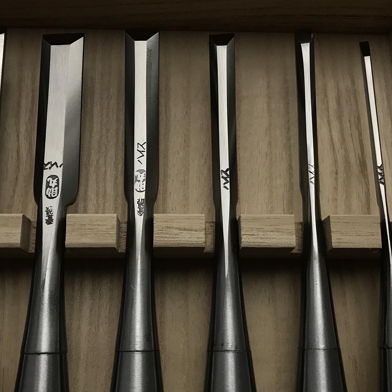 助丸 四代ハイス鋼ベンチノミセット 碓氷淑郎 四代助丸 碓氷淑郎 ハイス鋼追入組鑿 三つ裏おいれのみ