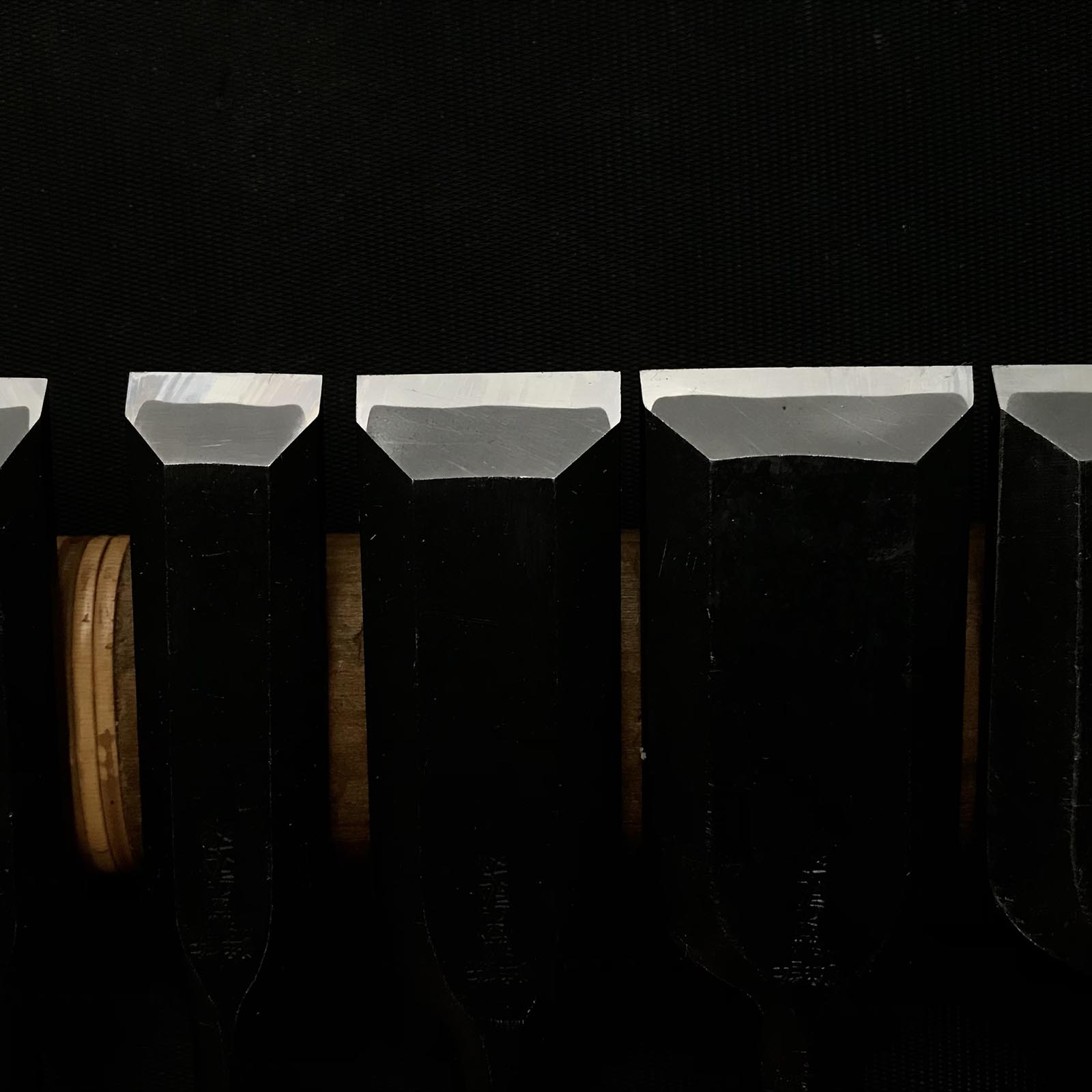 菊弘丸 追入組鑿 Kikuhiromaru Bench chisels set with White steel (Oirenomi)