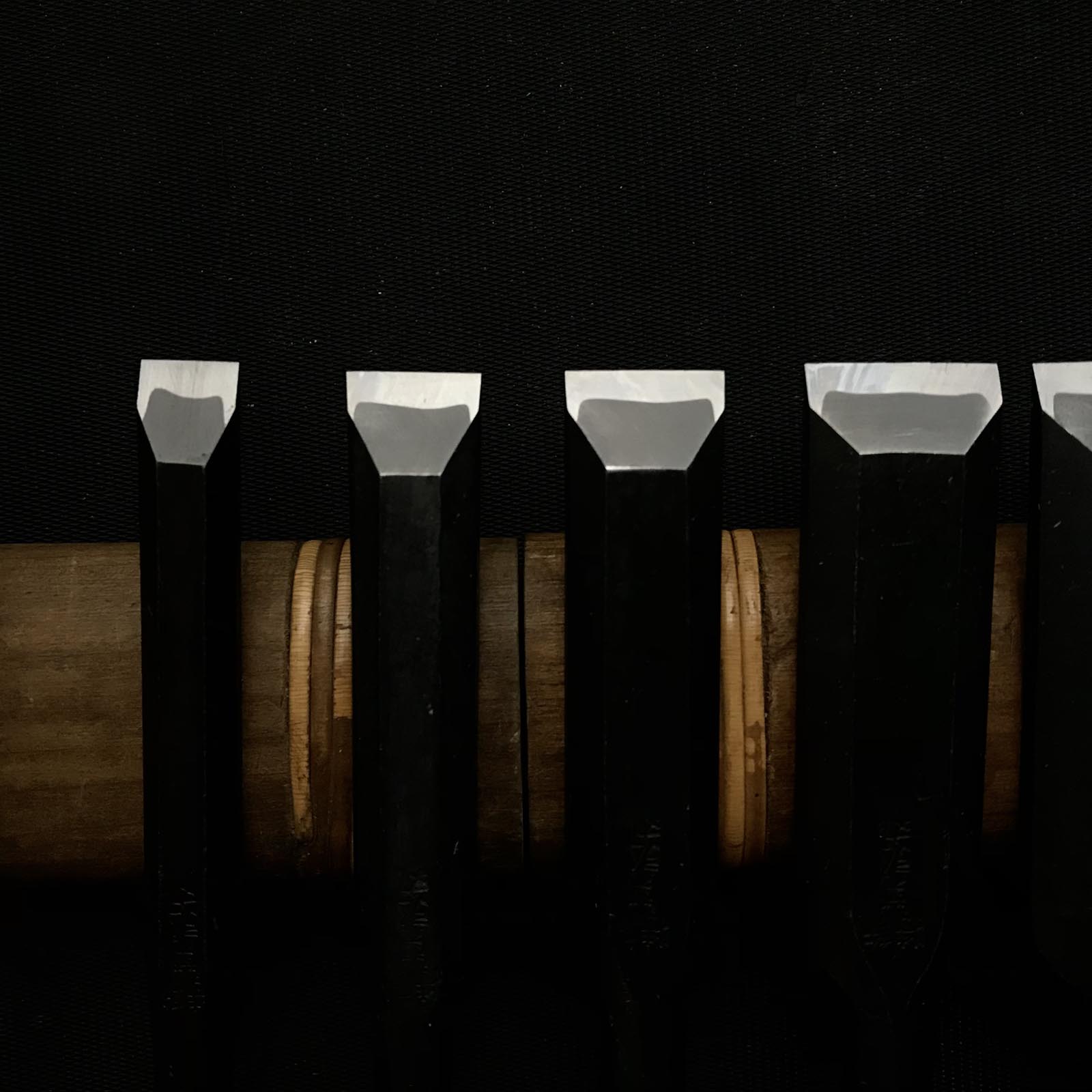 菊弘丸 追入組鑿 Kikuhiromaru Bench chisels set with White steel (Oirenomi)