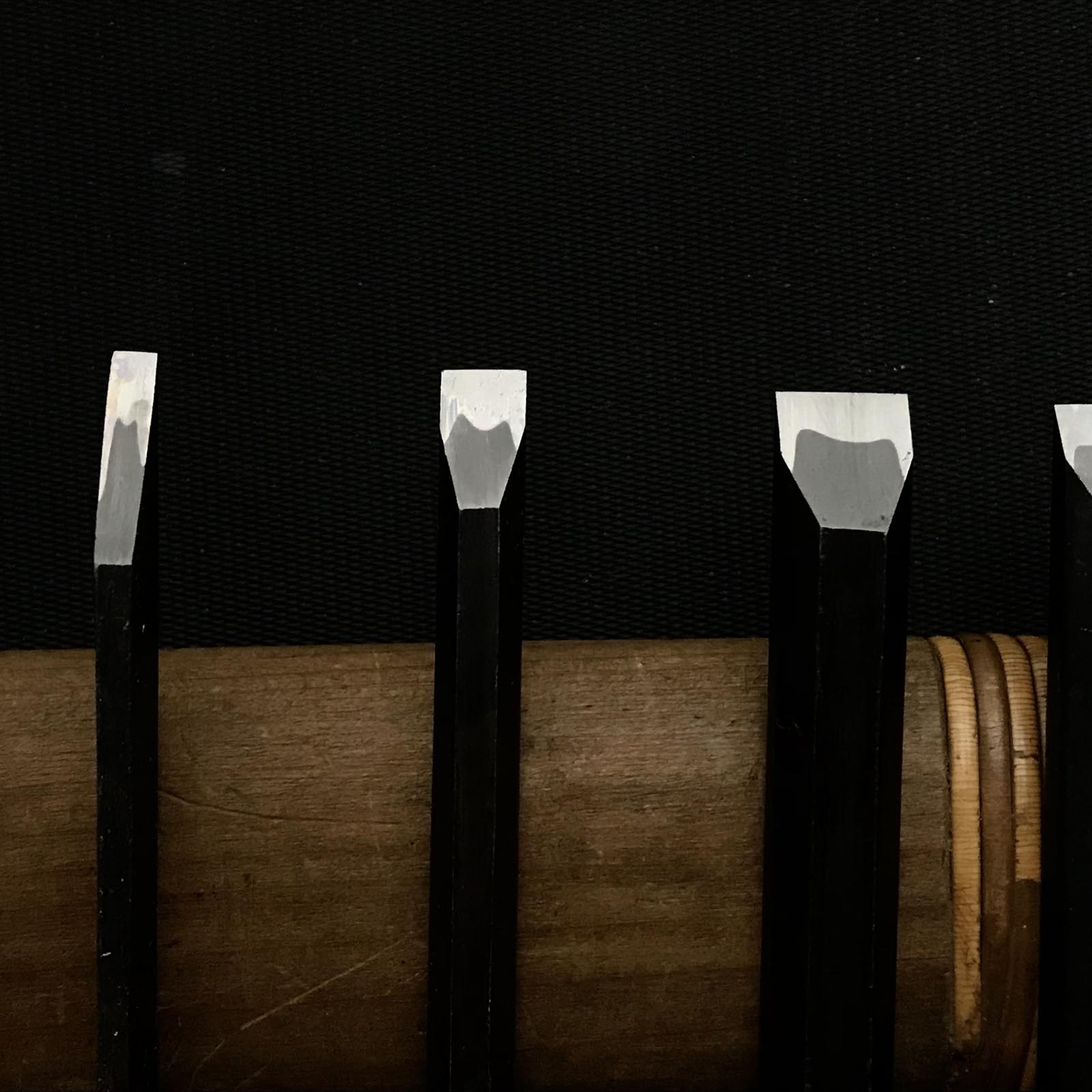 菊弘丸 追入組鑿 Kikuhiromaru Bench chisels set with White steel (Oirenomi)