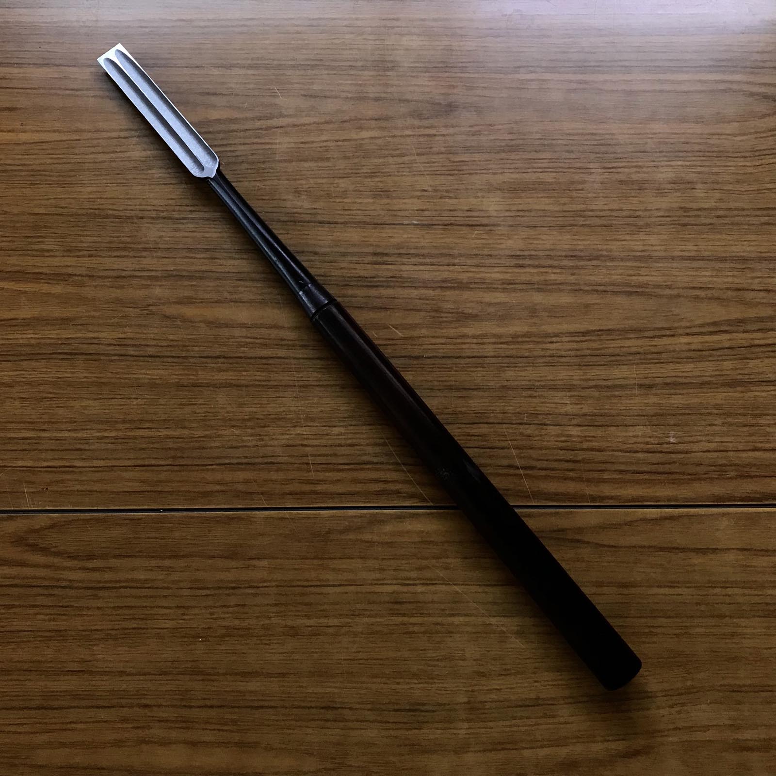 旧株 友弘 鑿(おおつきのみ、ほんつきのみ) 掘り出し物 友弘 本突き鑿 紫檀柄 24mm