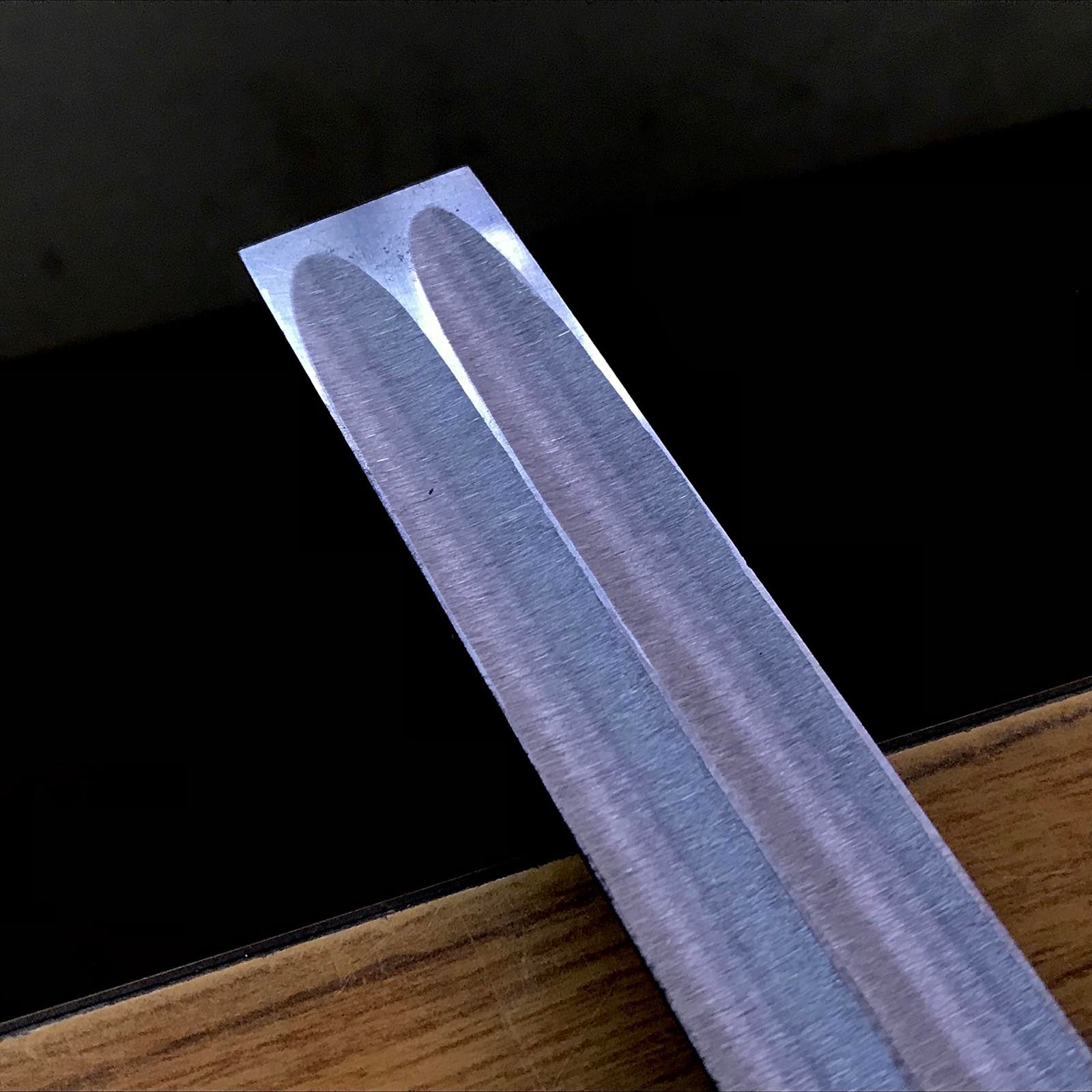 旧株 友弘 鑿(おおつきのみ、ほんつきのみ) 掘り出し物 友弘 本突き鑿 紫檀柄 24mm