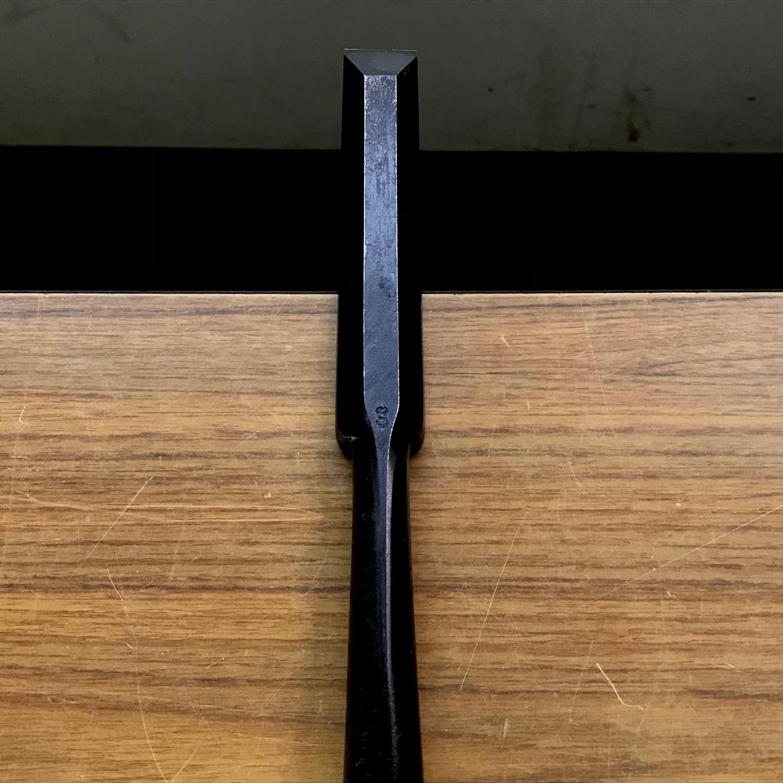 旧株 友弘 鑿(おおつきのみ、ほんつきのみ) 掘り出し物 友弘 本突き鑿 紫檀柄 24mm