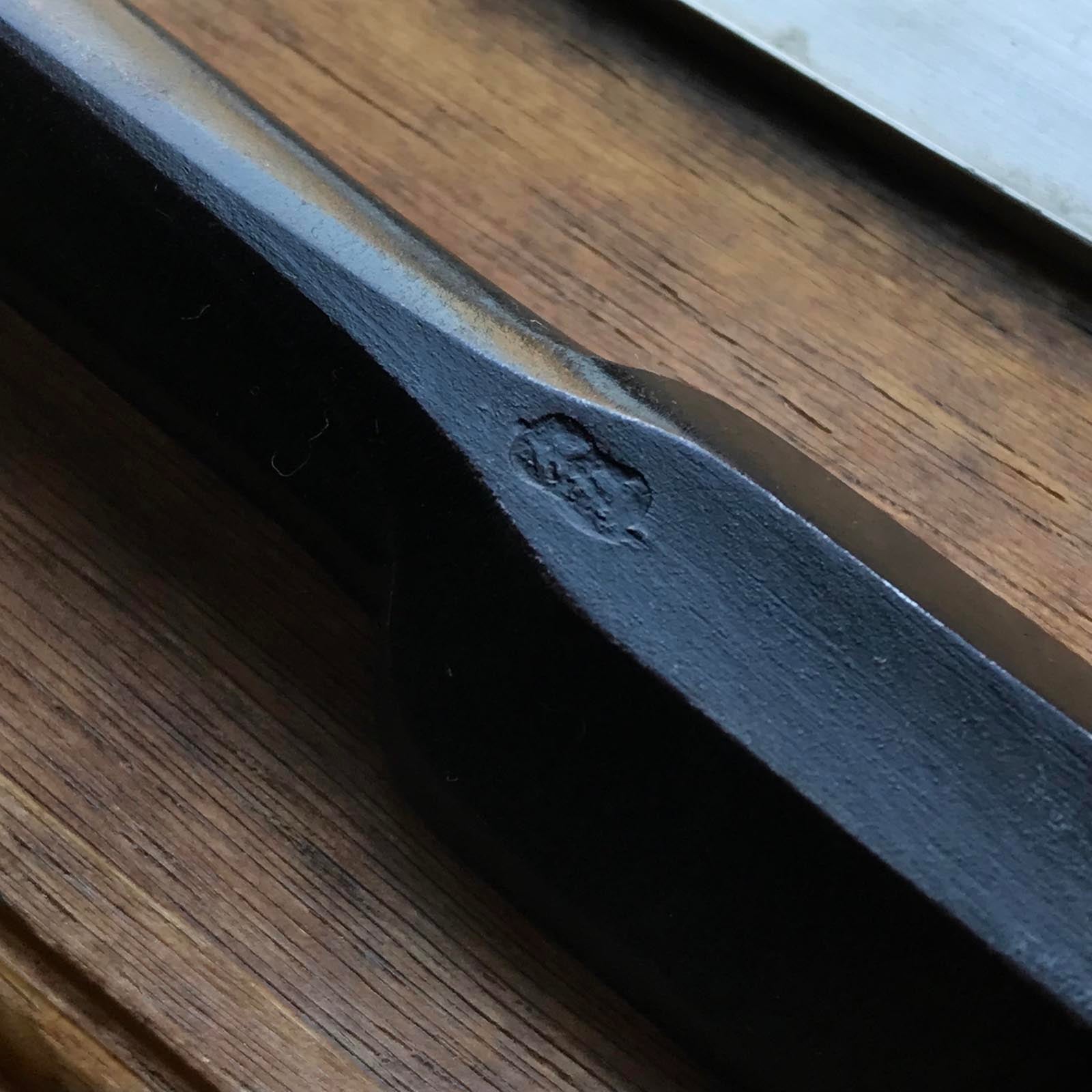 旧株 友弘 鑿(おおつきのみ、ほんつきのみ) 掘り出し物 友弘 本突き鑿 紫檀柄 24mm