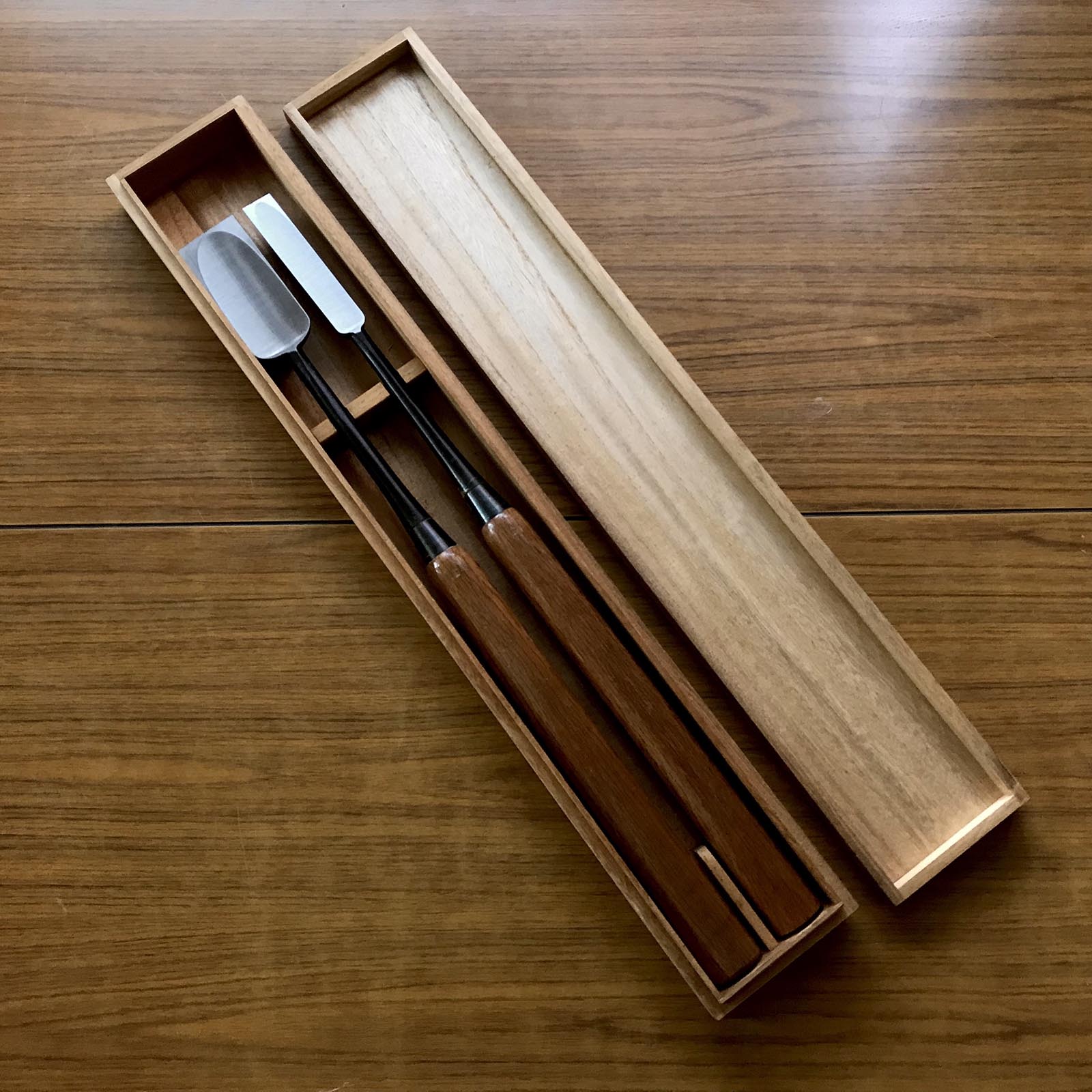 Old stock Kikuhiromaru Slick Chisels set  (Ootsuki-nomi, Hontsuki-Nomi) 掘出し物 菊弘丸 本突き組鑿  48,24mm