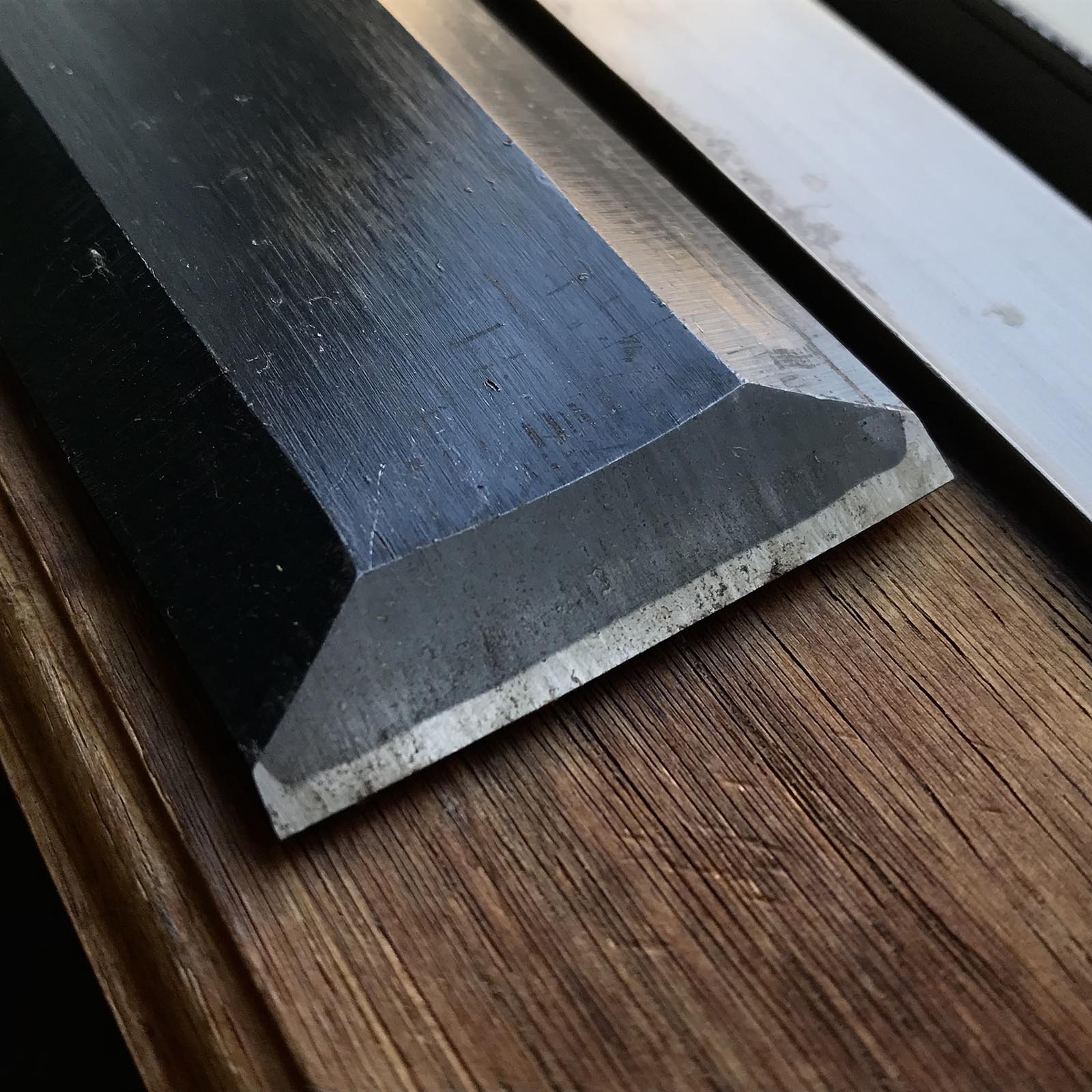 Old stock Kikuhiromaru Slick Chisels set  (Ootsuki-nomi, Hontsuki-Nomi) 掘出し物 菊弘丸 本突き組鑿  48,24mm