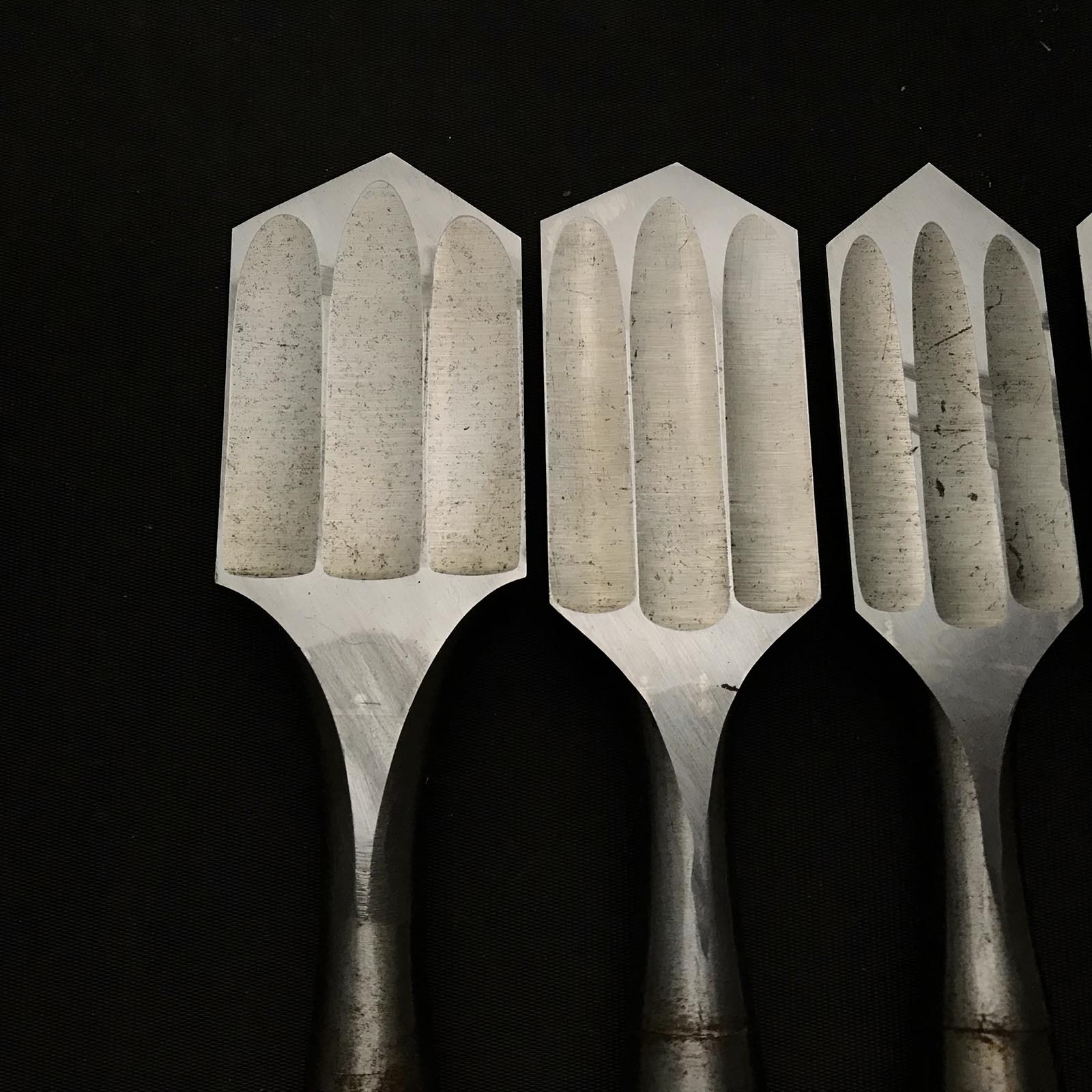 【古道具の流用】 三裏剣先式鑿 道具再利用 三つ裏 剣先鑿 48,42,36,24mm