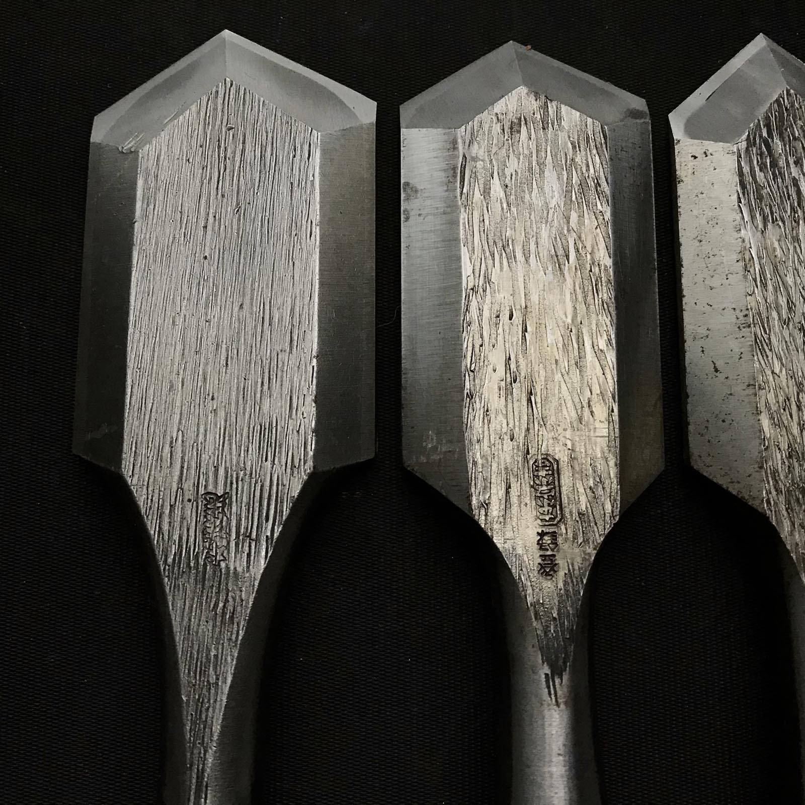 【古道具の流用】 三裏剣先式鑿 道具再利用 三つ裏 剣先鑿 48,42,36,24mm