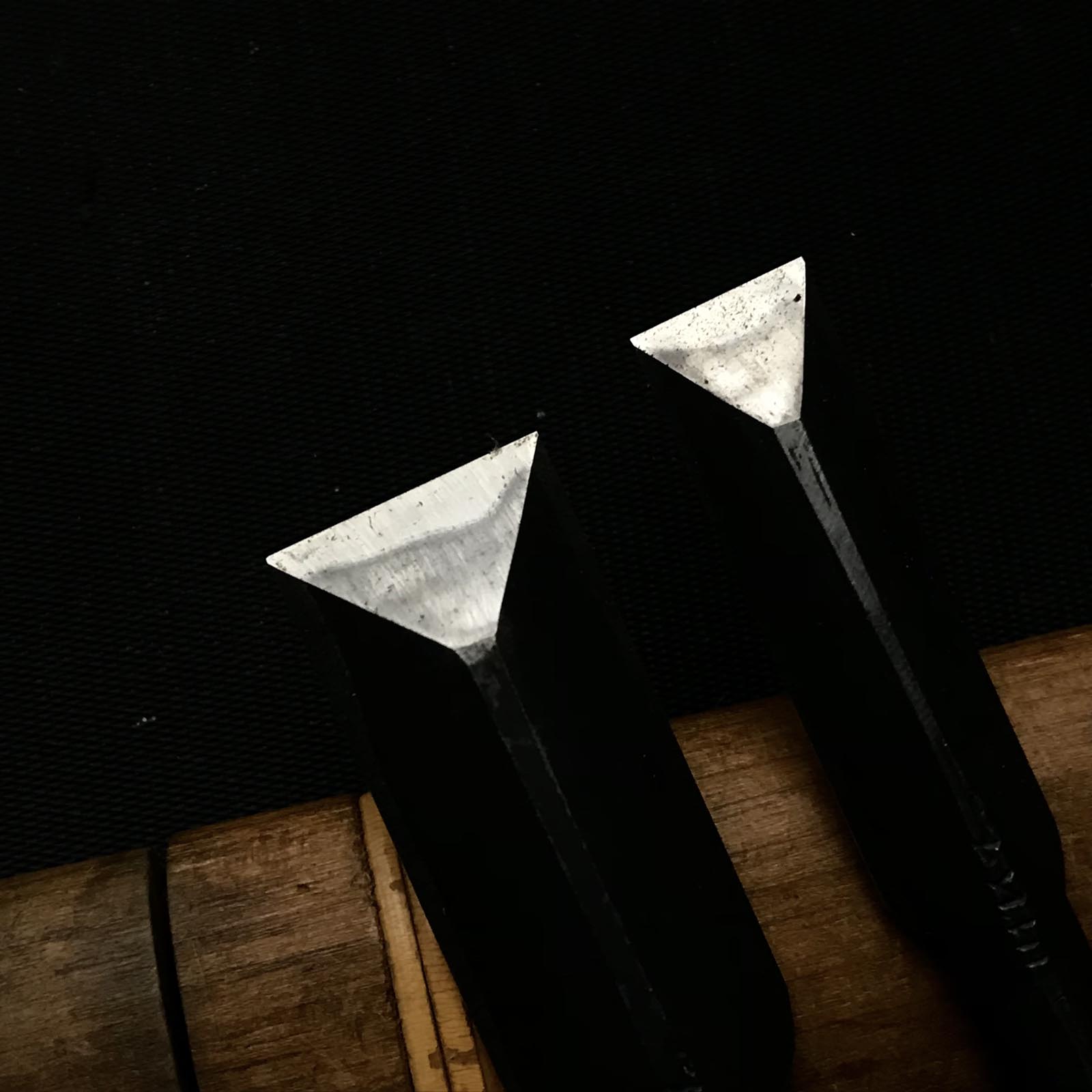 Hidari Hisasaku 2rd Dovetail chisels Set with Saya 二代目左久作 特注 鎬鑿 2本セット 鞘付