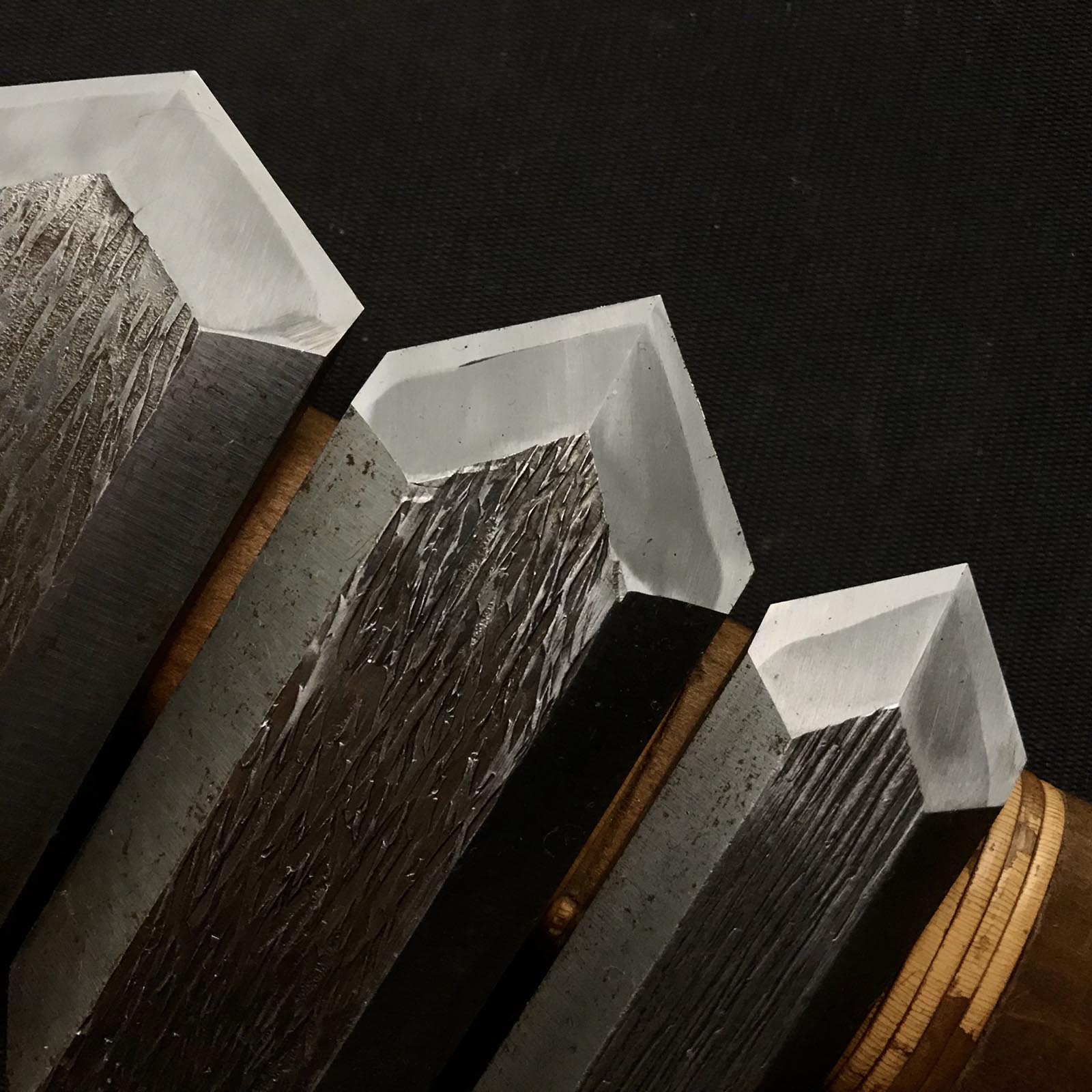 【古道具の流用】 三裏剣先式鑿 道具再利用 三つ裏 剣先鑿 48,42,36,24mm