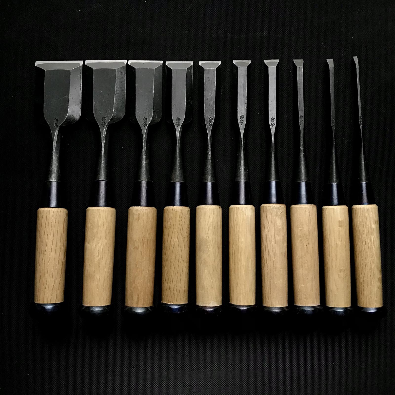 旧型 秀房 2号 初心者用 卓上ノミセット 掘り出し物 秀房 追入10本組鑿 おいれのみ
