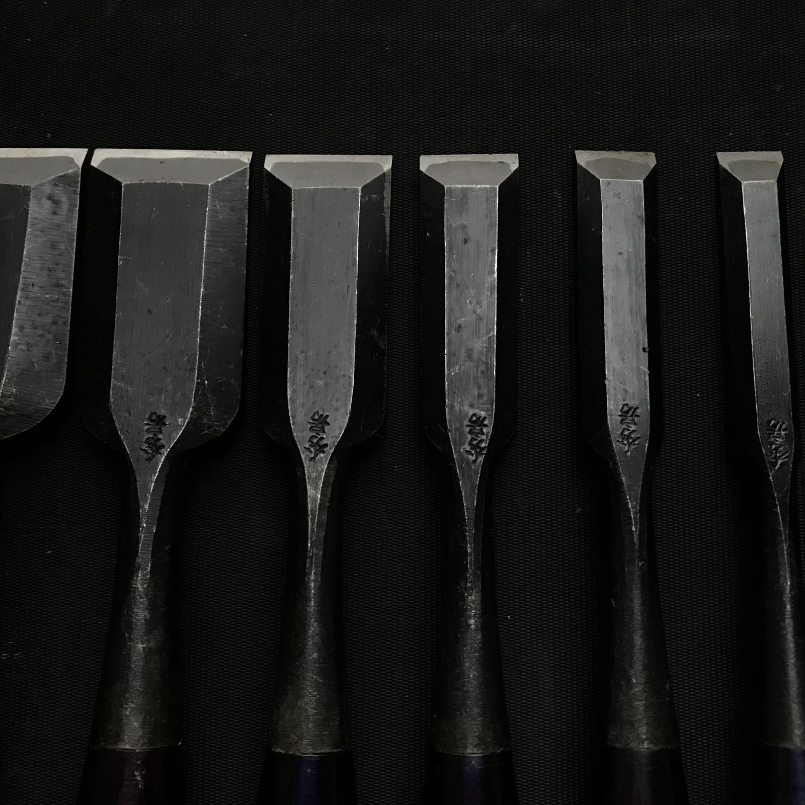 旧型 秀房 2号 初心者用 卓上ノミセット 掘り出し物 秀房 追入10本組鑿 おいれのみ