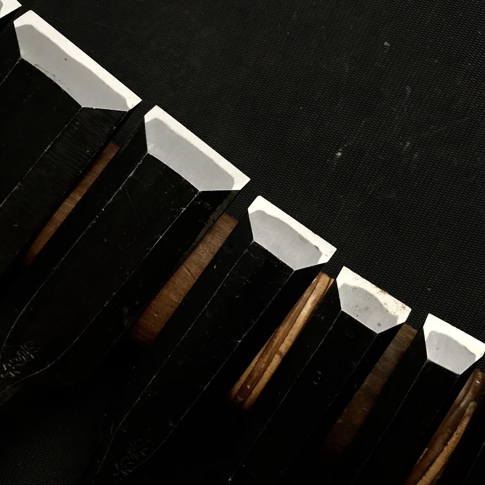 旧型 秀房 2号 初心者用 卓上ノミセット 掘り出し物 秀房 追入10本組鑿 おいれのみ