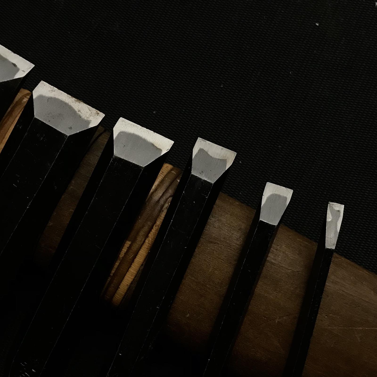 旧型 秀房 2号 初心者用 卓上ノミセット 掘り出し物 秀房 追入10本組鑿 おいれのみ