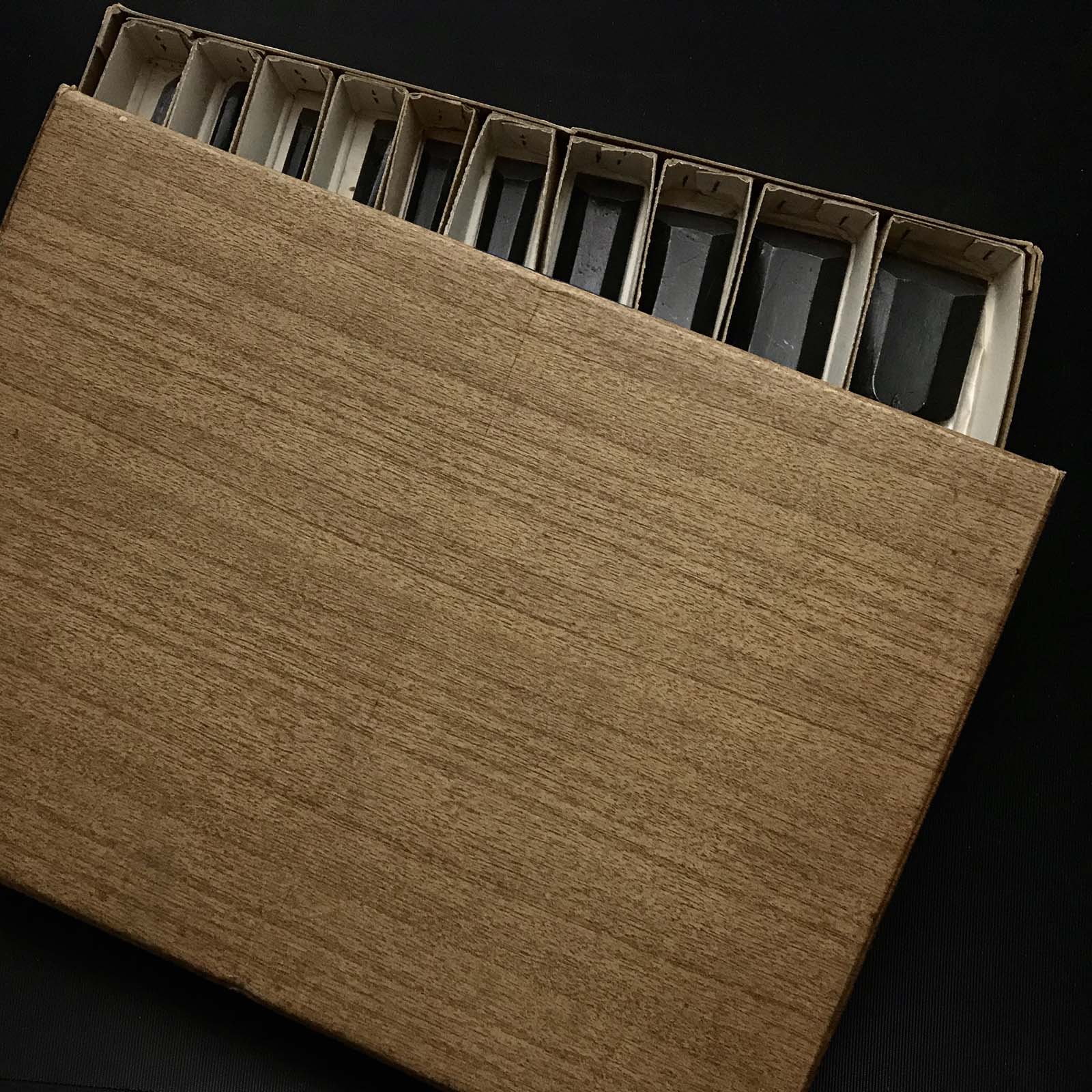 Korehide Bench chisels set with Quadruple Ura 是秀 追入10本組鑿 四つ裏 Oiirenomi