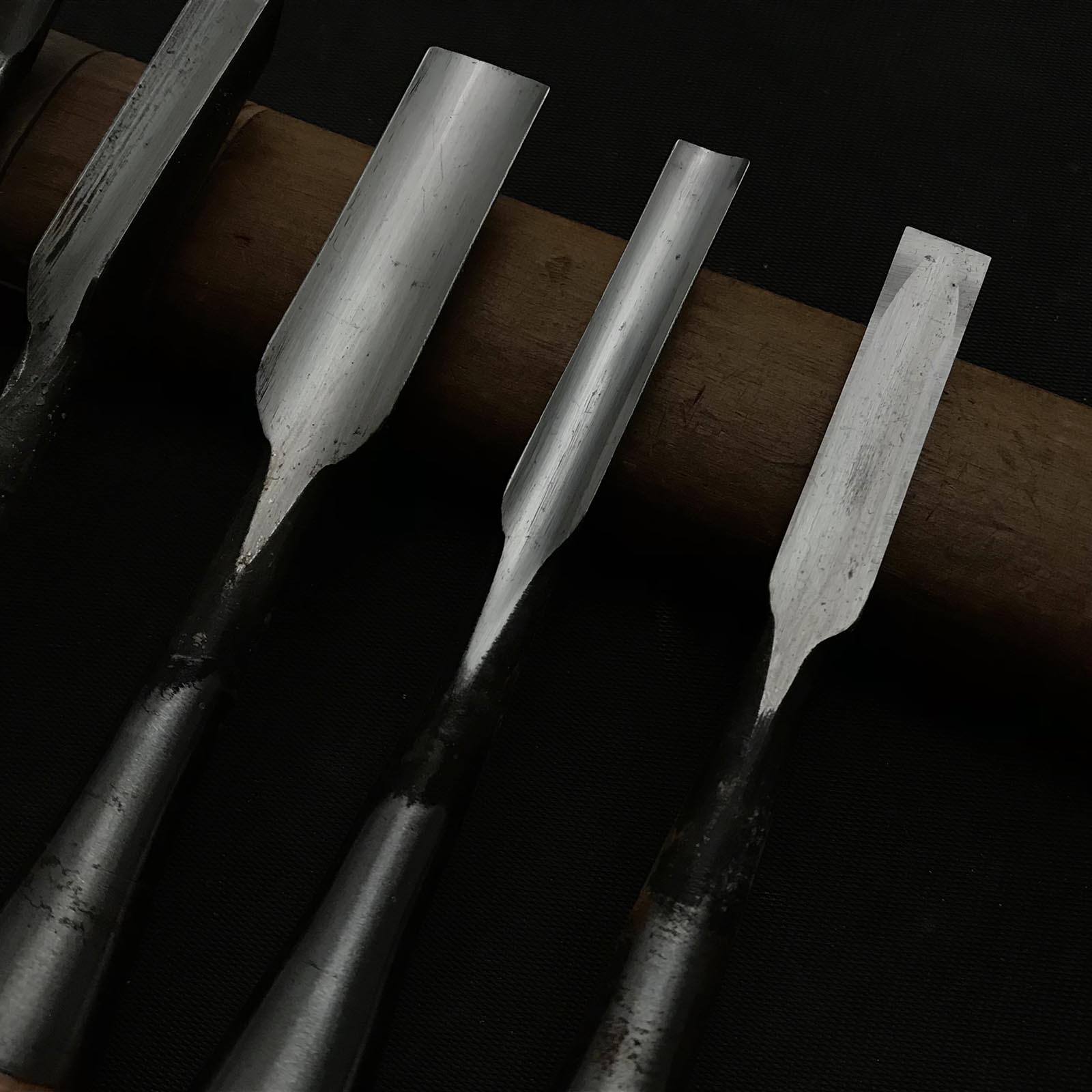 Old stock Hatsuyoshi Carving chisels set with Blue steel 掘出し物 初好 彫刻組鑿 5本