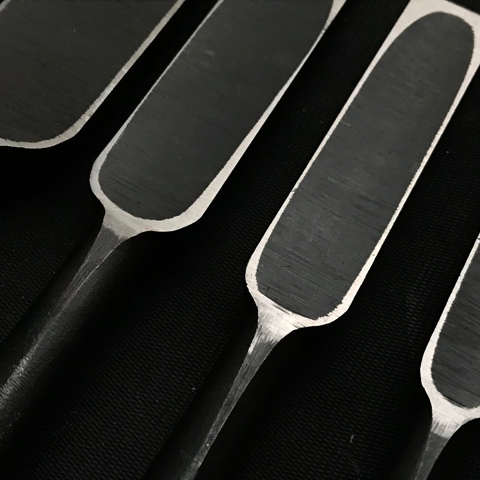 Old stock Hidari-Ichikuni Bench chisels set 掘出し物 左市國 追入6本組鑿 紫檀柄 Oirenomi