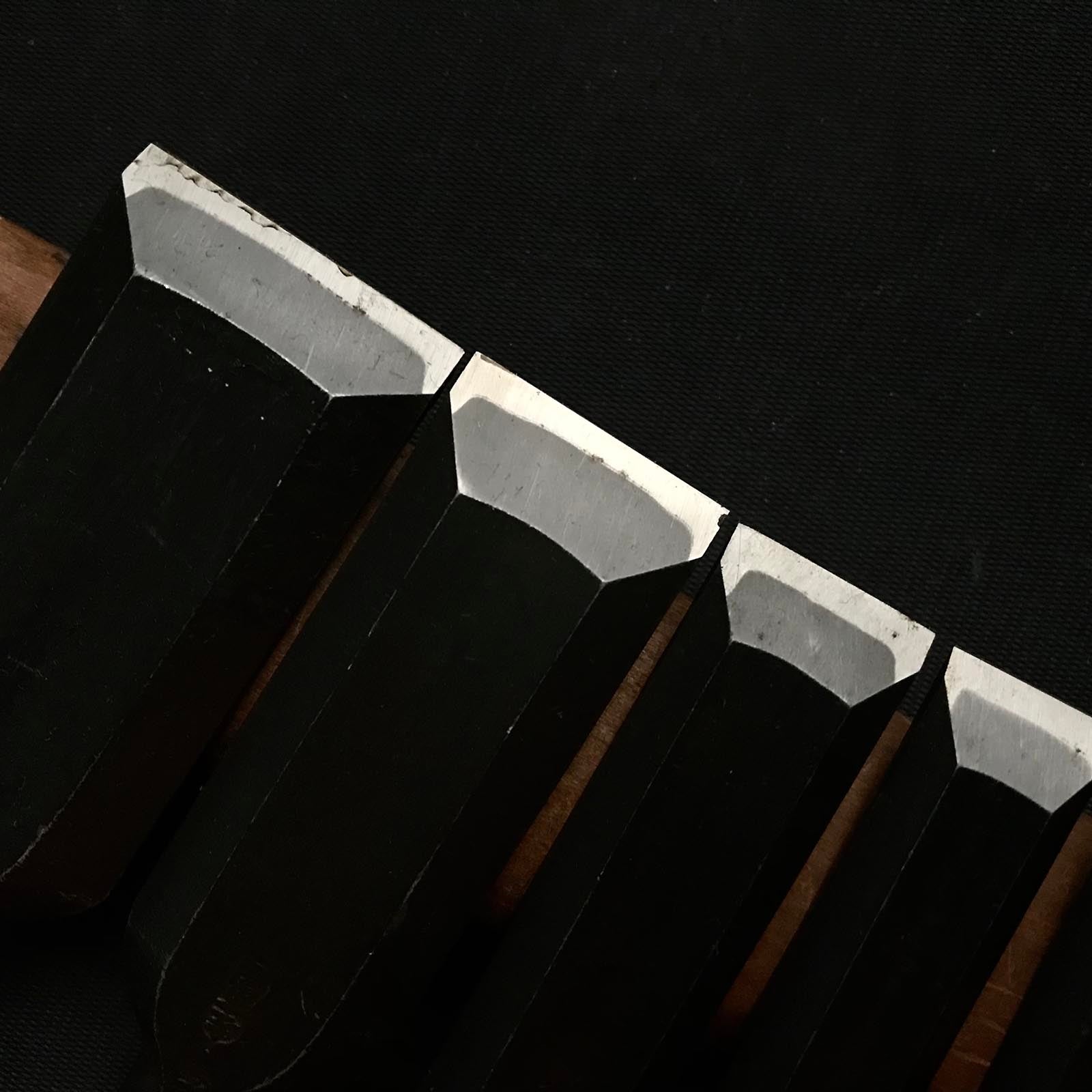 Old stock Hidari-Ichikuni Bench chisels set 掘出し物 左市國 追入6本組鑿 紫檀柄 Oirenomi