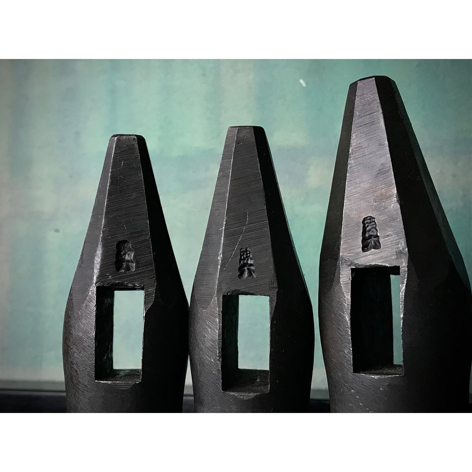 Old stock Touroku Yamakichi Hammers(Gennon) 掘出し物 藤六 ヤマキチ型玄翁 黒仕上 750g 550g