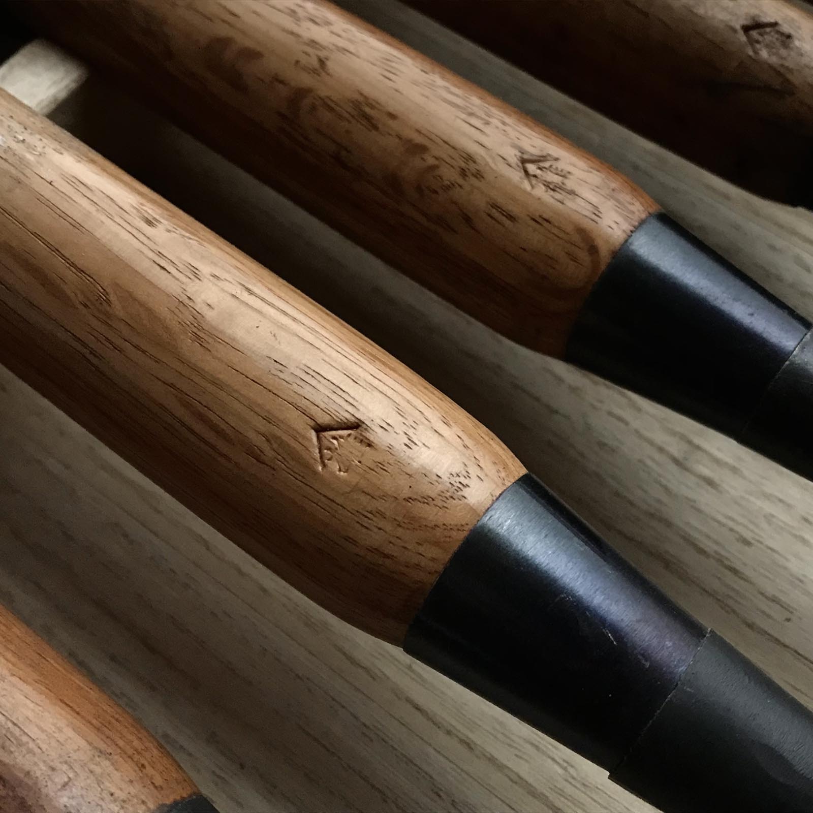 Old stock Yamahiro Shorter timber chisels set by Okayama Takeshi 掘出し物 岡山猛作 山弘 中叩5本組鑿 Chu-Tatakinomi