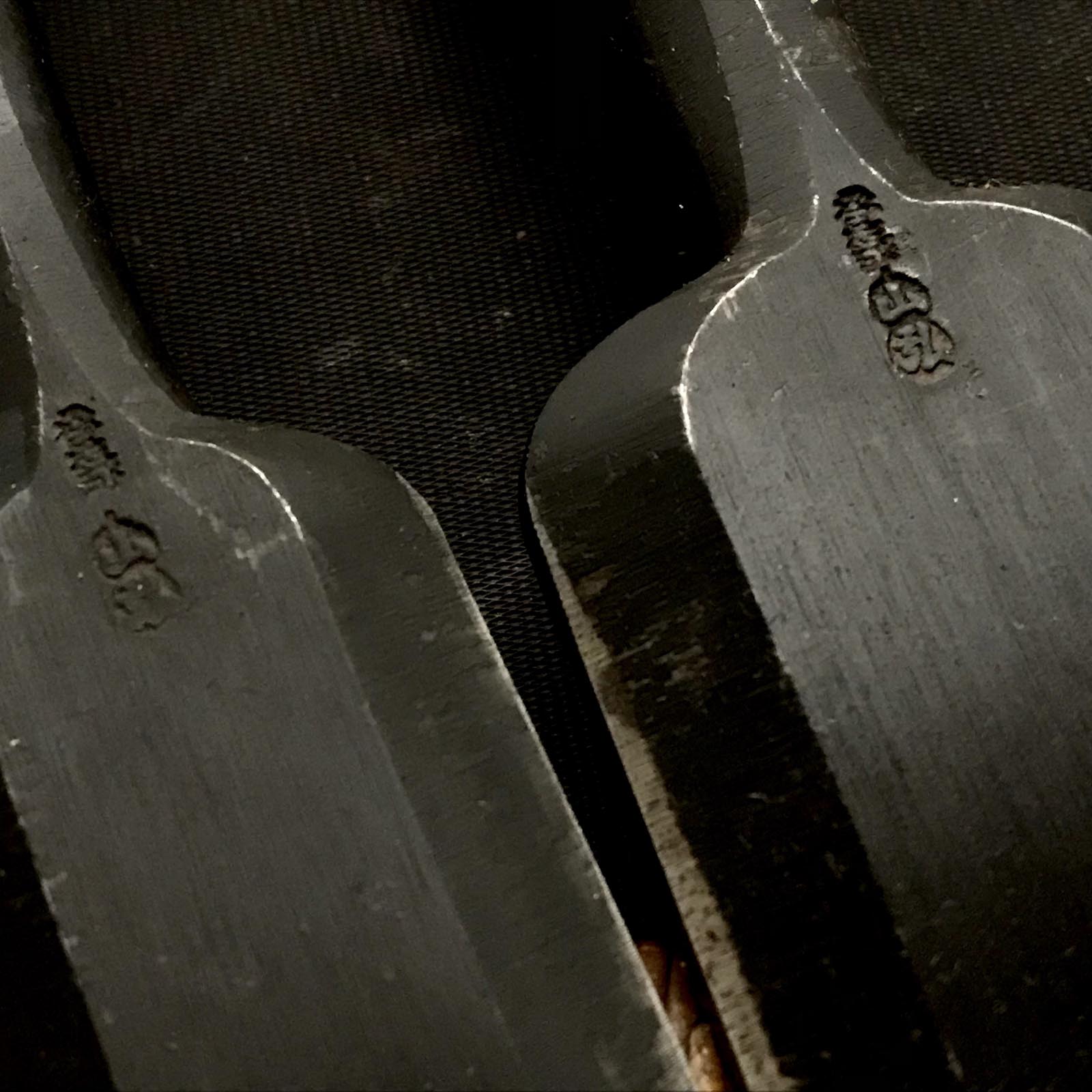 Old stock Yamahiro Shorter timber chisels set by Okayama Takeshi 掘出し物 岡山猛作 山弘 中叩5本組鑿 Chu-Tatakinomi