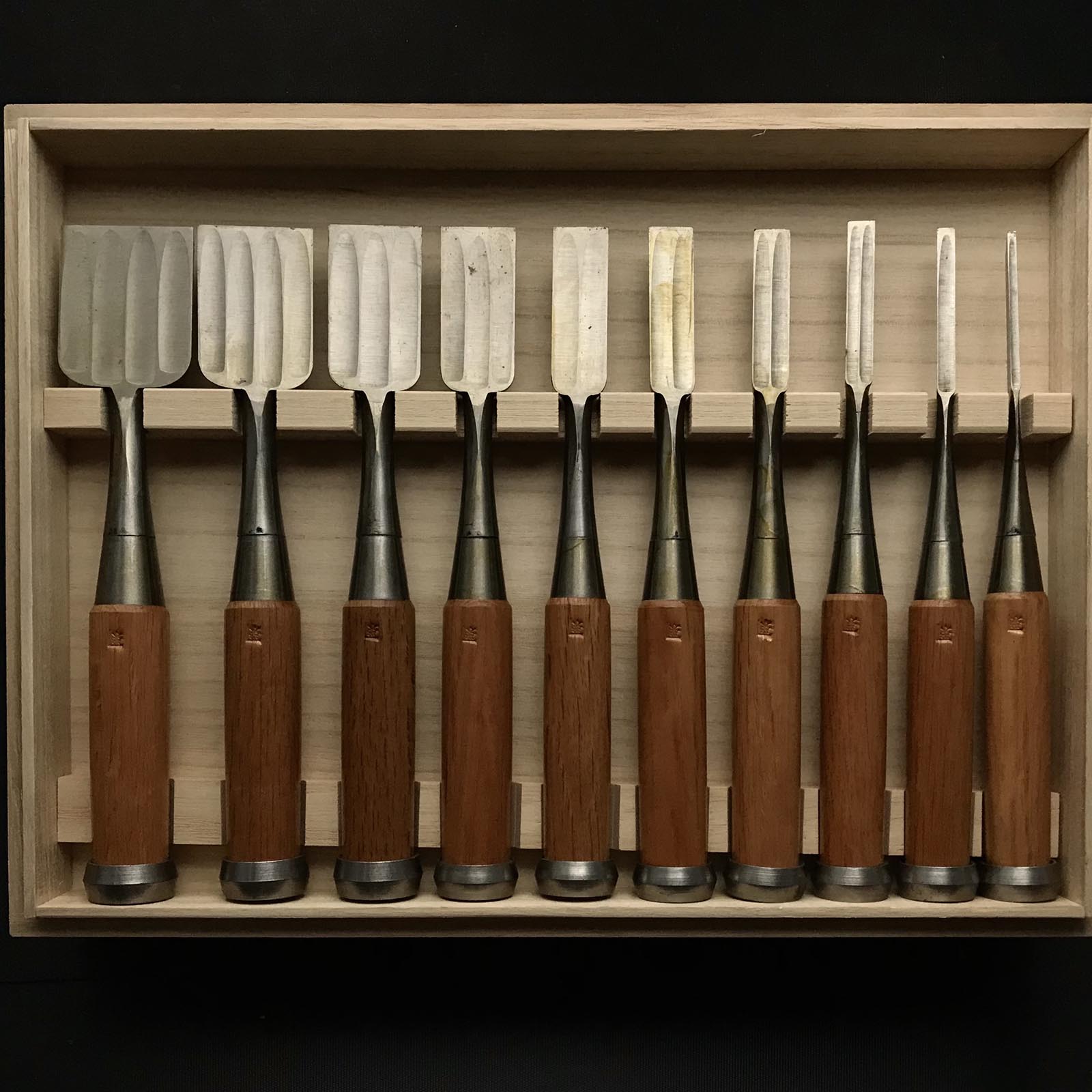 Funahiro Old stock Bench chisels set with Quadruple Ura 舟弘 追入10本組鑿 四つ裏 Oiirenomi