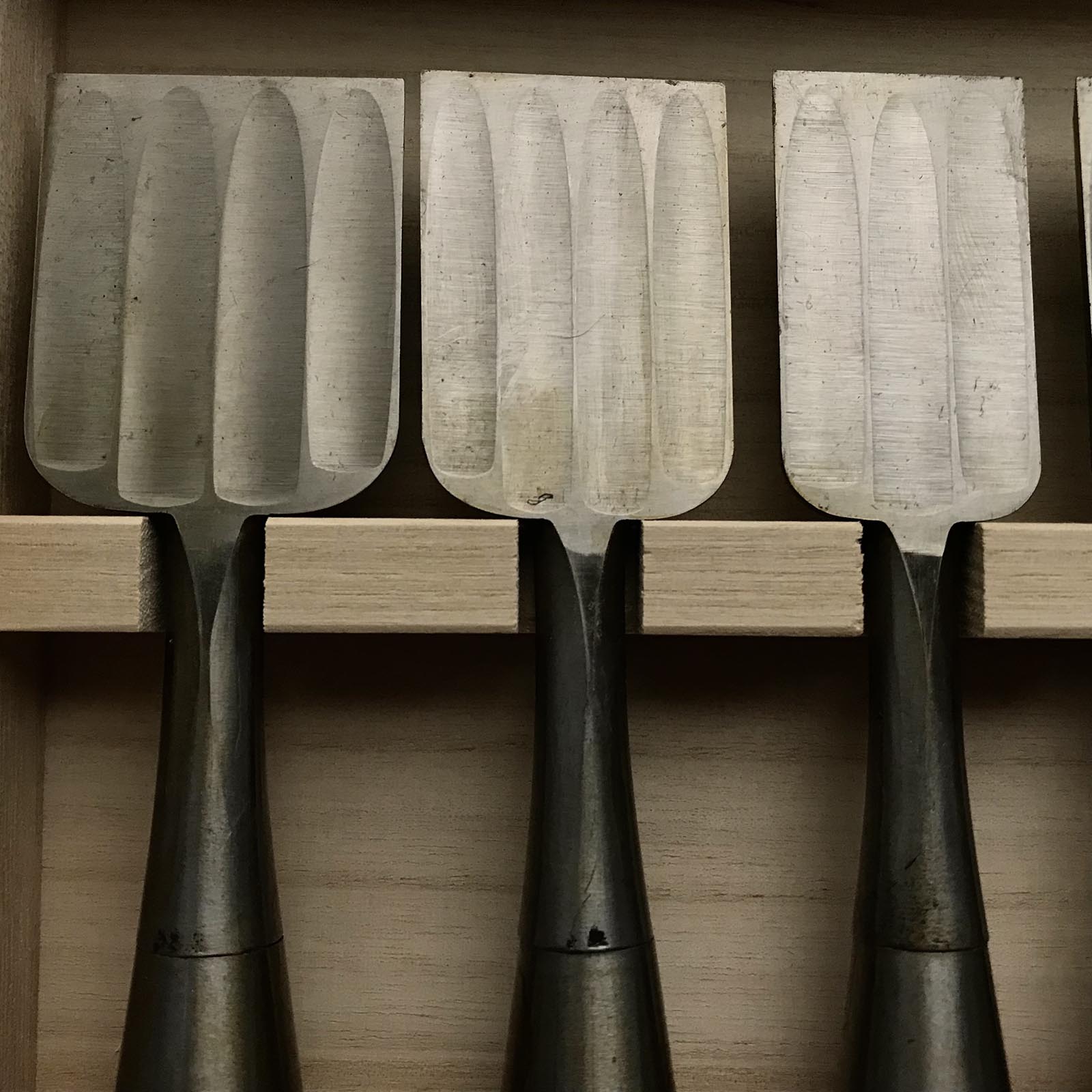 船広 旧型 卓上鑿セット 四重裏付 舟弘 追入10本組鑿 四つ裏 おいいれのみ