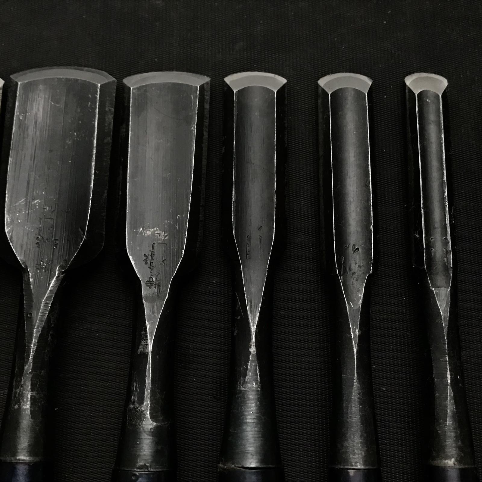 Old stock Iwazaki Soto maru chisels set by Iwazaki Eisuke 掘出し物 岩崎永祐作 外丸組鑿 Sotomarunomi