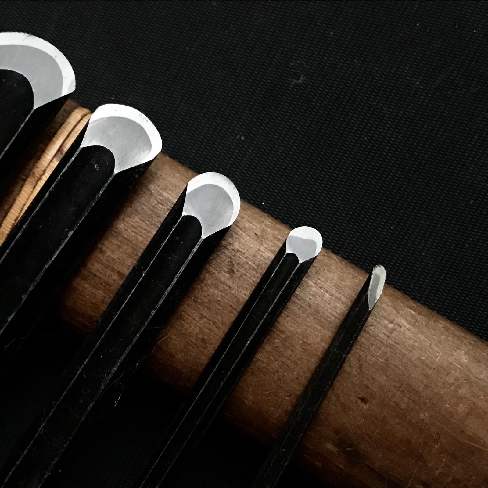 Old stock Iwazaki Soto maru chisels set by Iwazaki Eisuke 掘出し物 岩崎永祐作 外丸組鑿 Sotomarunomi