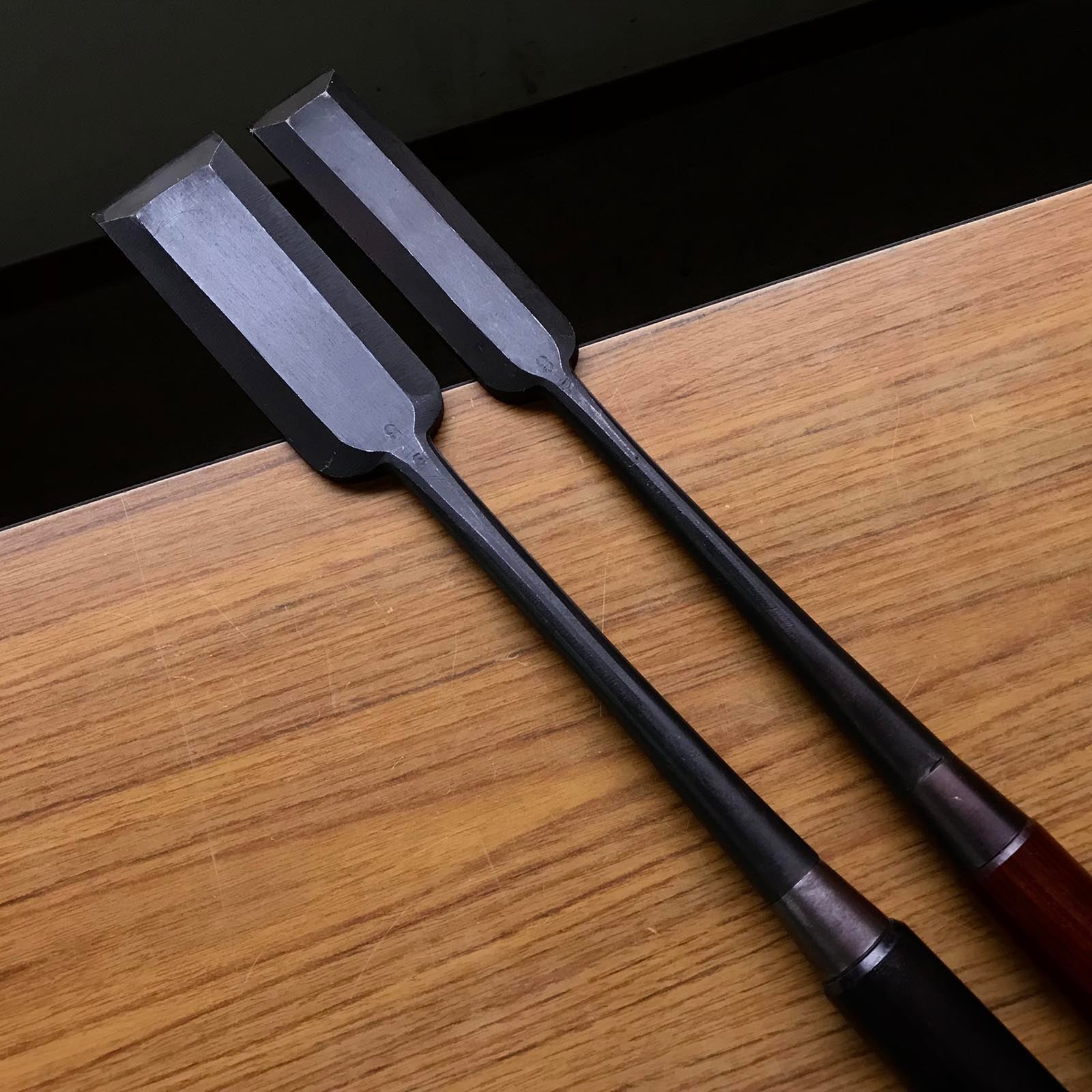 Old stock Hidari Ichimonji slick chisels set by Tokyo smith Suzuki Shousuke 掘出し物 東京鑿組合 鈴木章助氏 左一文字 本突き組鑿